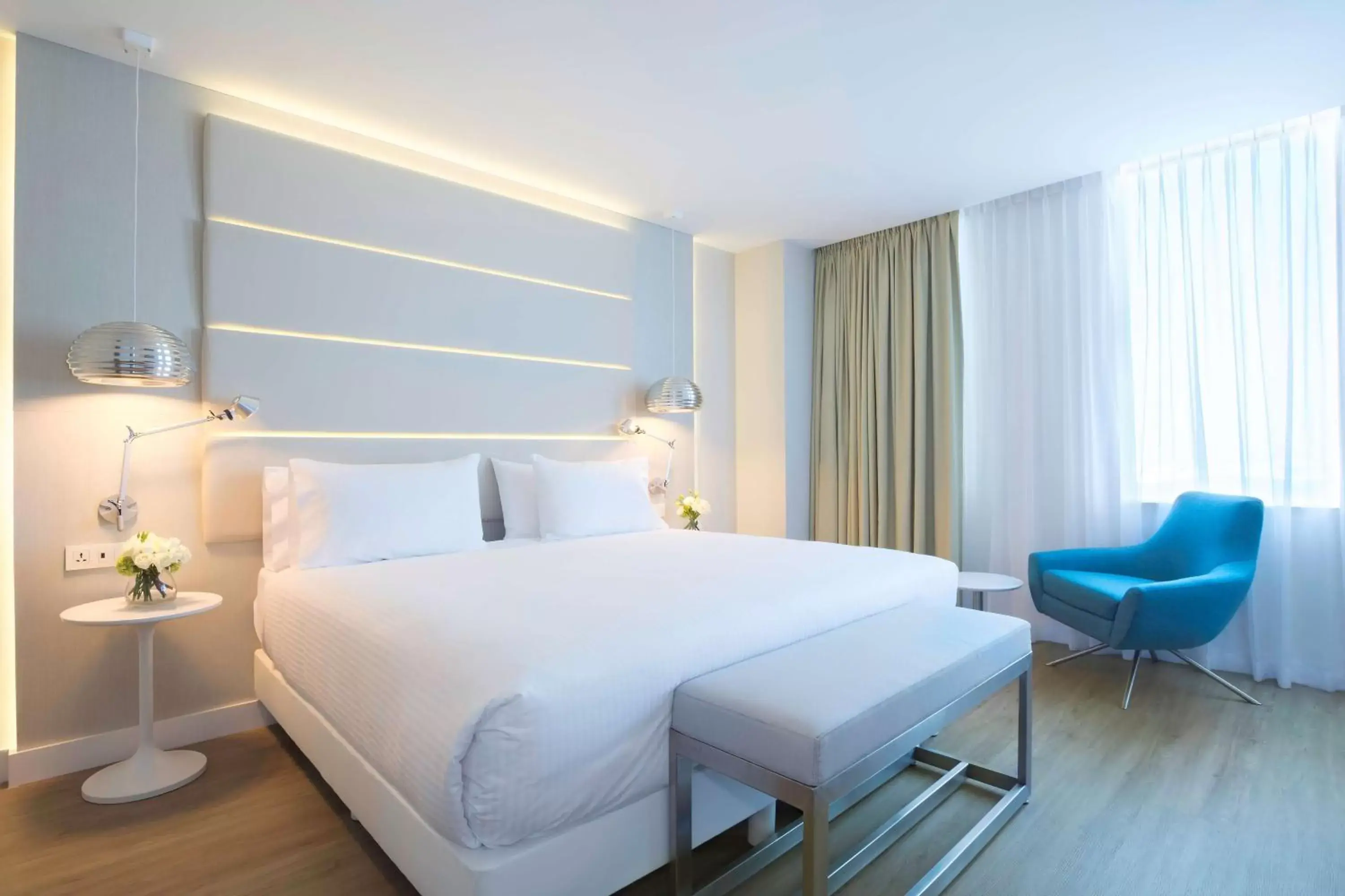 Family Room (2 Adults + 1 Child) in NH Monterrey La Fe Family Room (2 Adults + 1 Child) in NH Monterrey La Fe