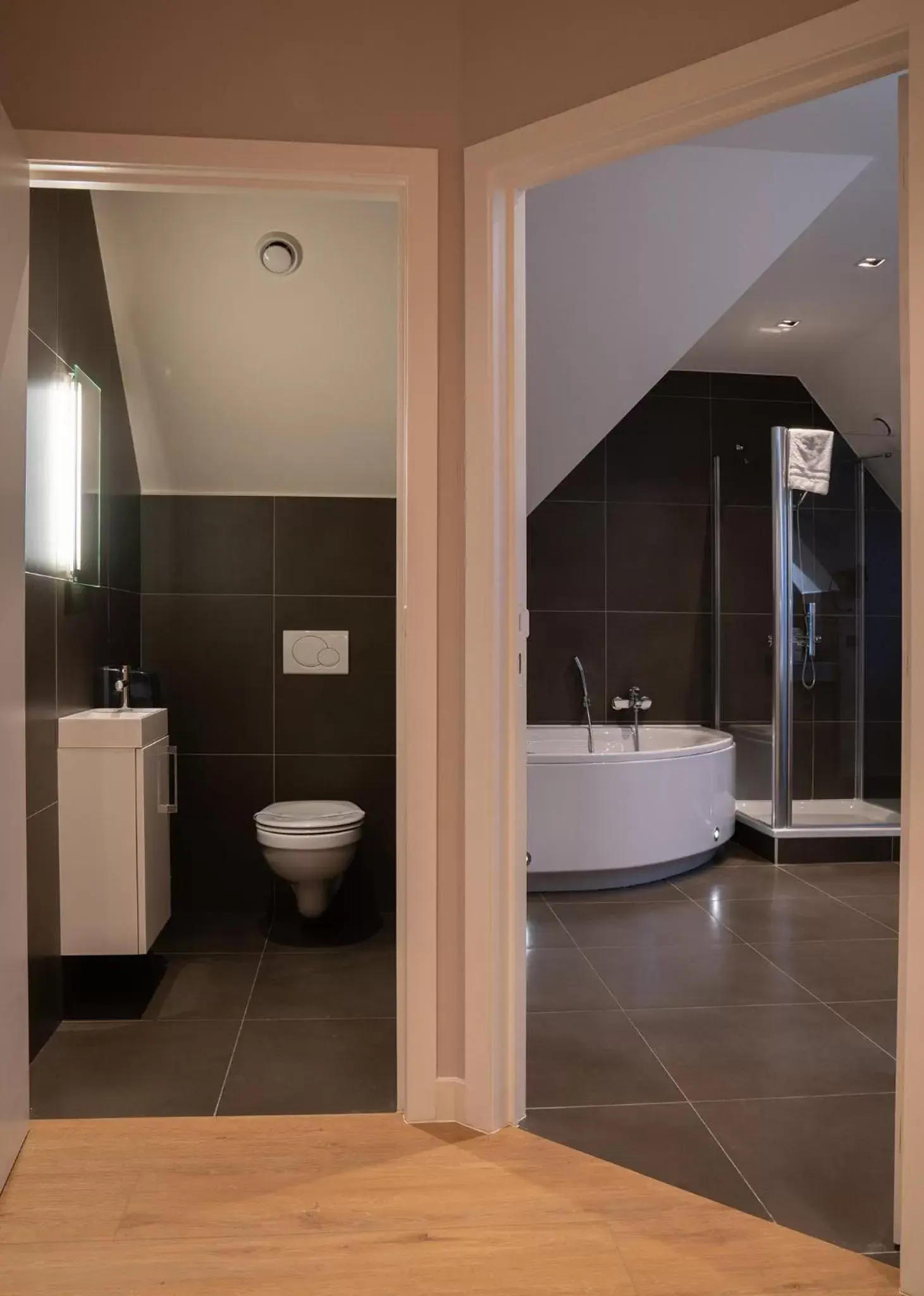 Large Double Room - single occupancy in Hotel de Boskar Houthalen Large Double Room - single occupancy in Hotel de Boskar Houthalen