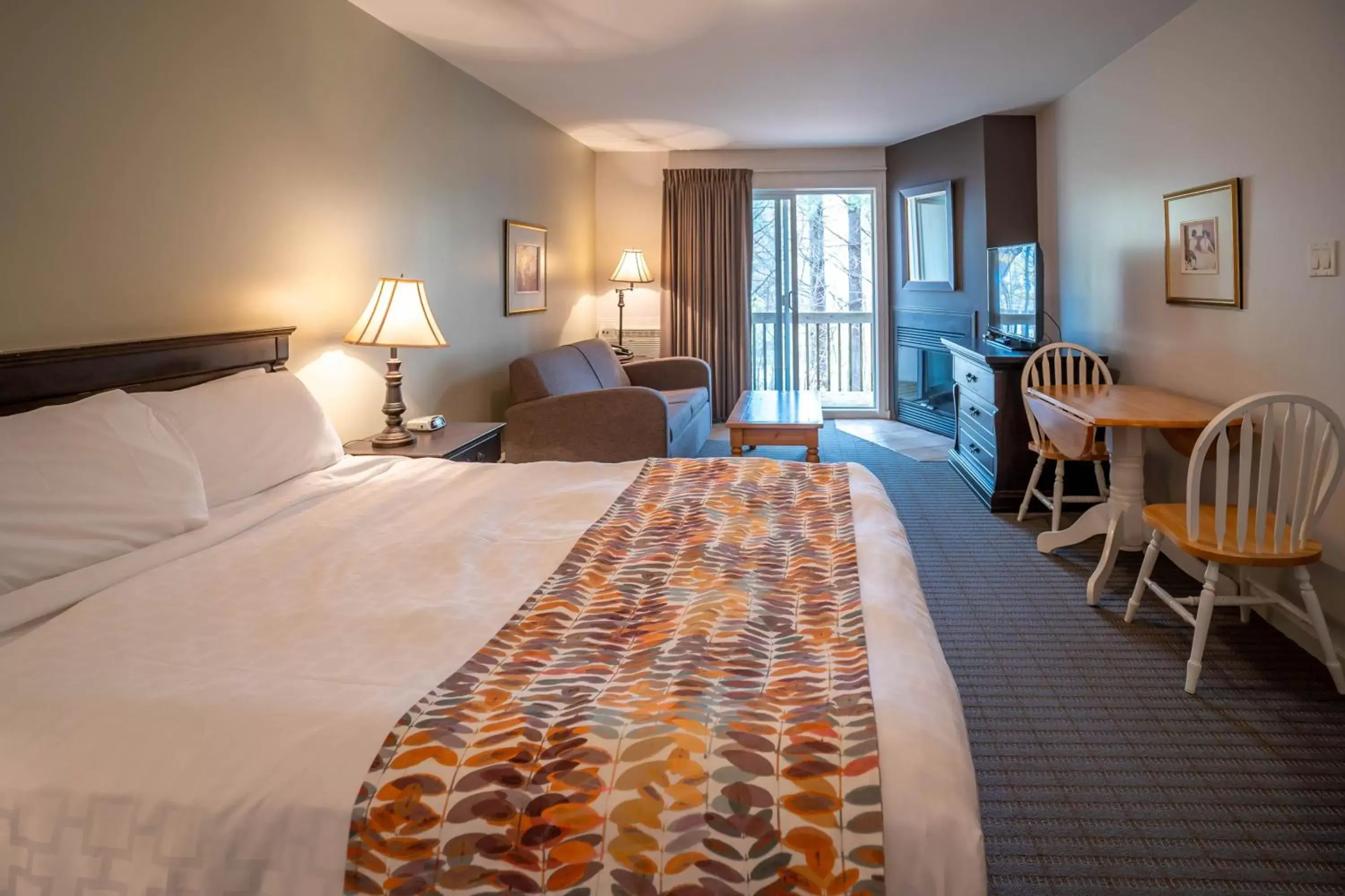 Deluxe Queen Room with Garden Views in Hôtel Chéribourg Deluxe Queen Room with Garden Views in Hôtel Chéribourg