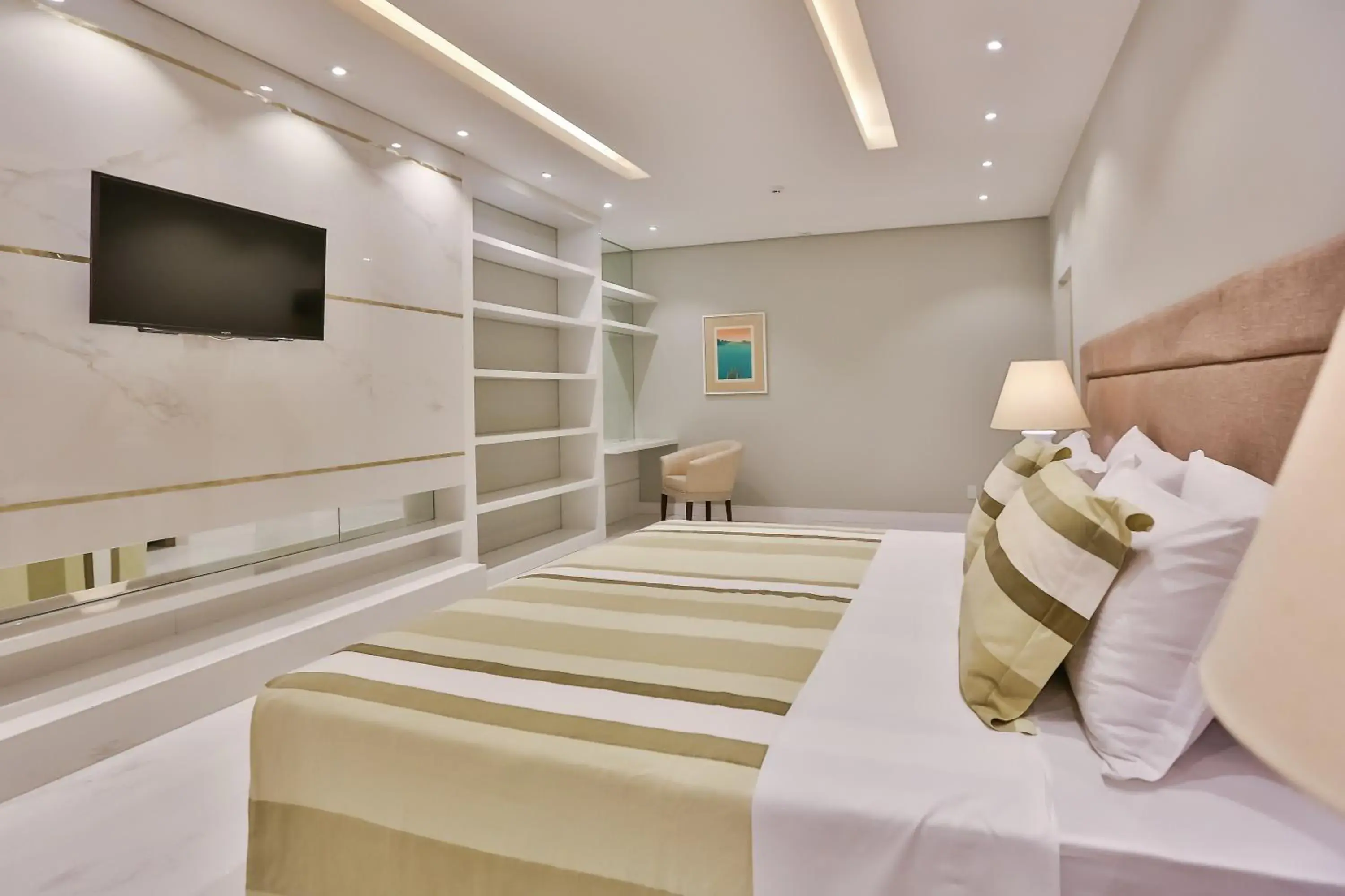 Deluxe King Suite in Itapema Beach Hotel & Convention Deluxe King Suite in Itapema Beach Hotel & Convention