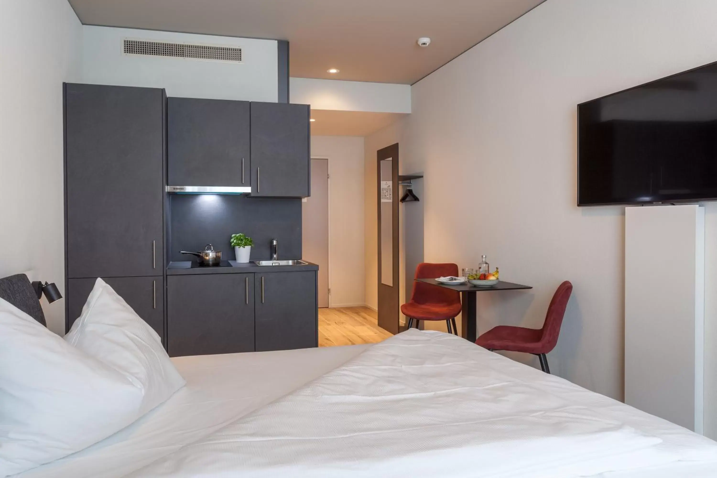 Deluxe Double Room with Air Conditioning incl. Parking in Centurion Swiss Quality Towerhotel Windisch Deluxe Double Room with Air Conditioning incl. Parking in Centurion Swiss Quality Towerhotel Windisch