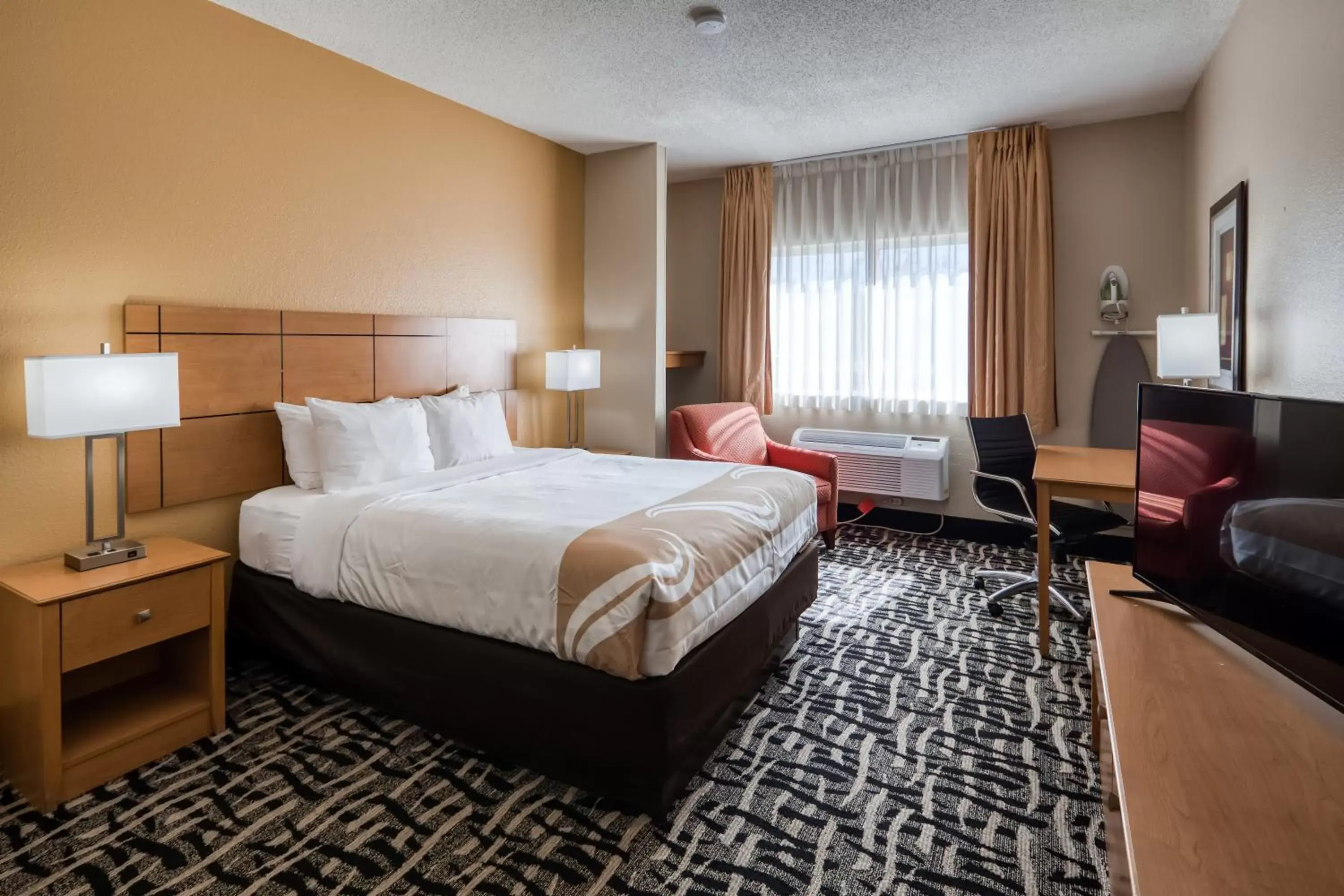 Queen Room with Roll-In Shower - Accessible/Non-Smoking in Quality Inn & Suites Springfield Southwest near I-72 Queen Room with Roll-In Shower - Accessible/Non-Smoking in Quality Inn & Suites Springfield Southwest near I-72