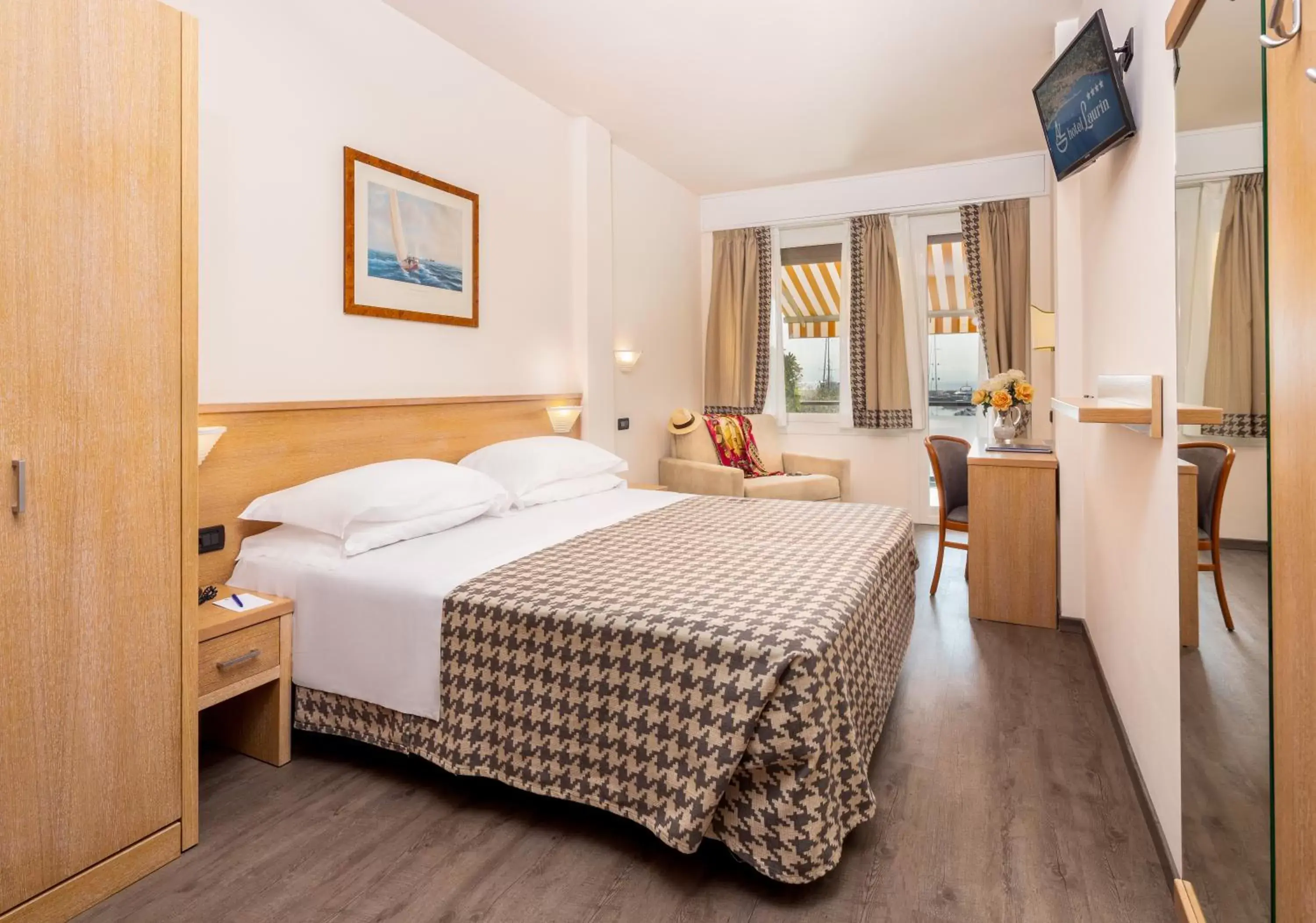 Triple Room with Terrace and Sea View in Hotel Laurin Triple Room with Terrace and Sea View in Hotel Laurin