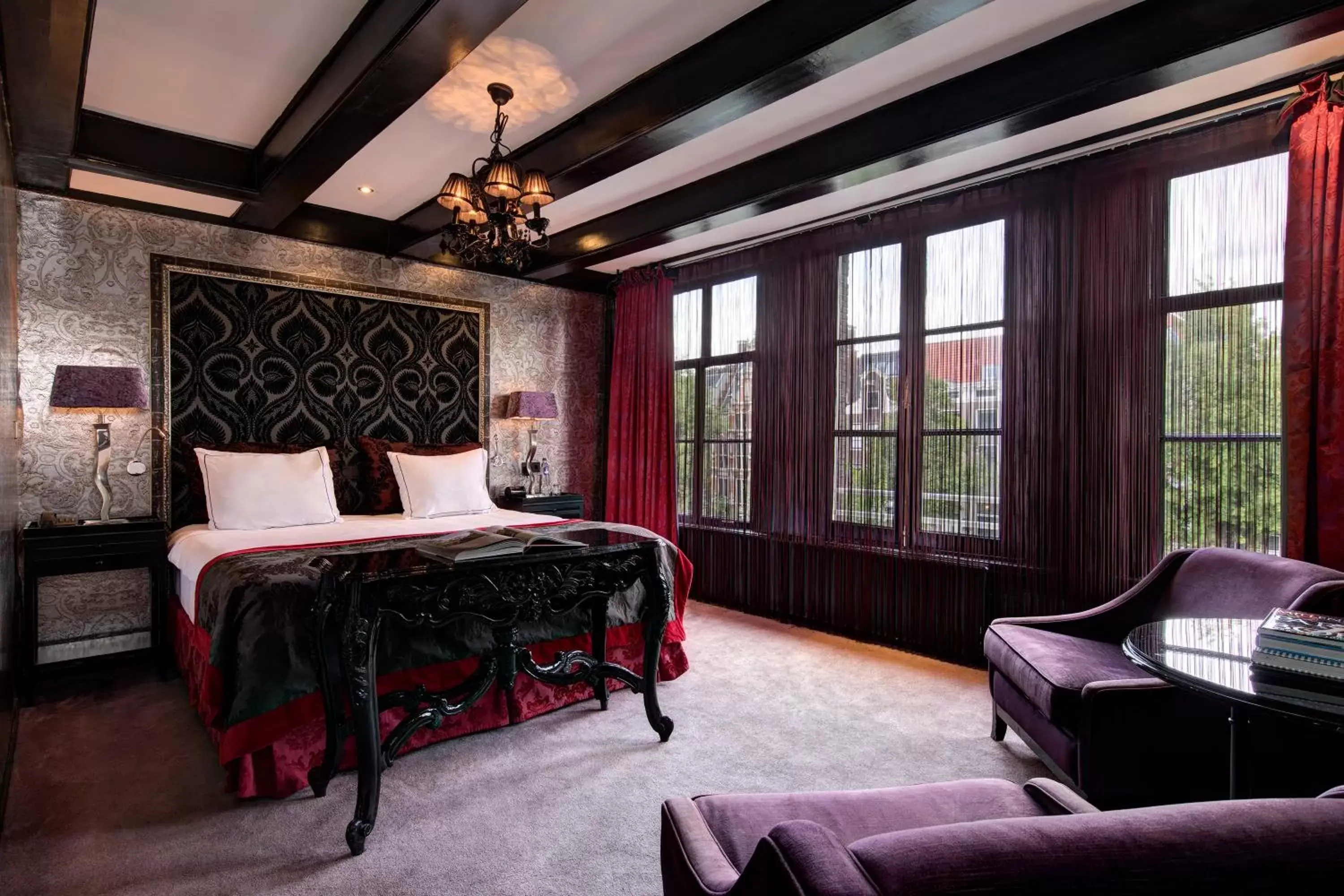 Deluxe room with Canal View in The Pavilions Amsterdam, The Toren Deluxe room with Canal View in The Pavilions Amsterdam, The Toren