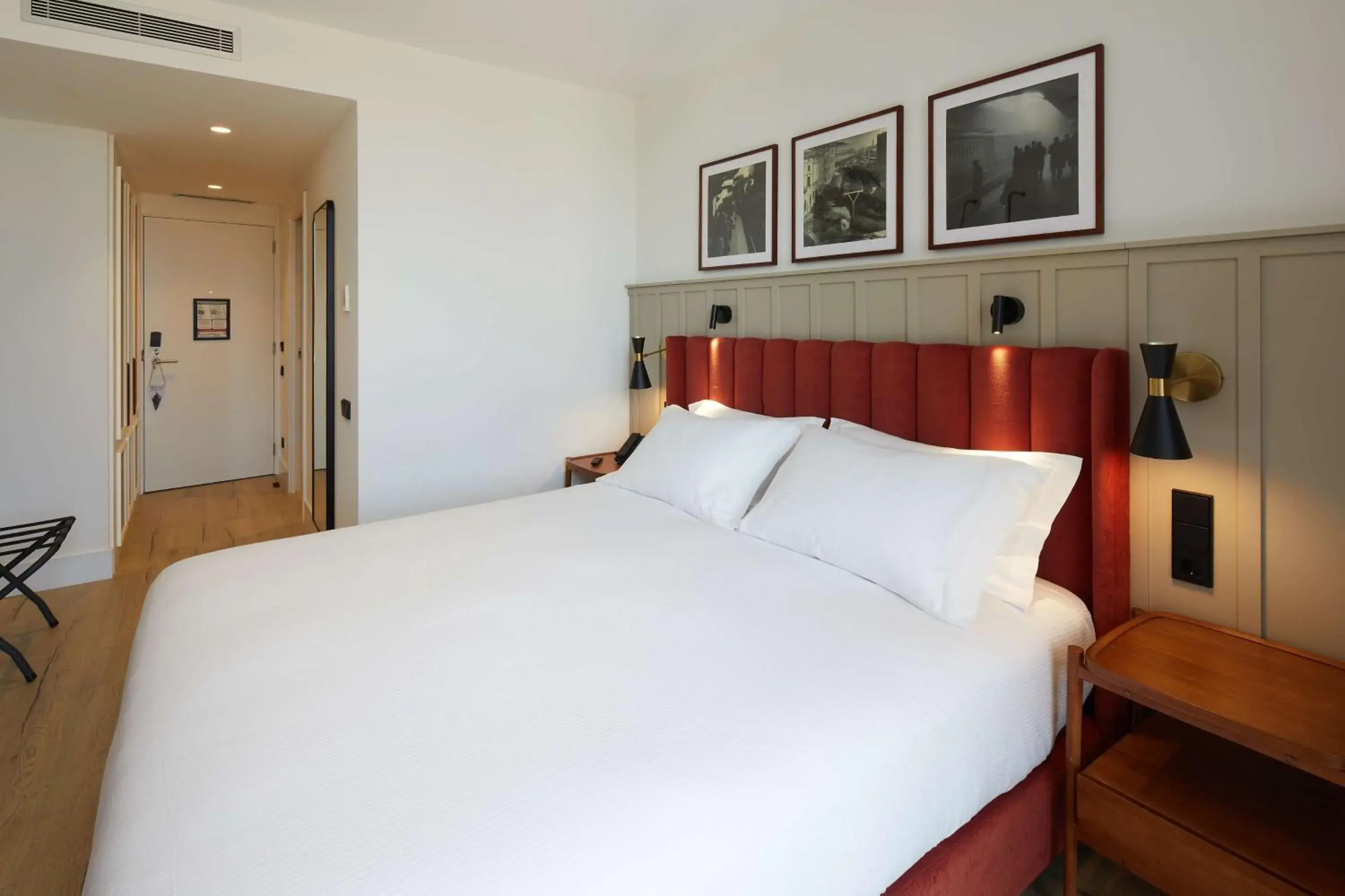 Deluxe King Room with Balcony in Via Sants Hotel Barcelona, Tapestry Collection By Hilton Deluxe King Room with Balcony in Via Sants Hotel Barcelona, Tapestry Collection By Hilton
