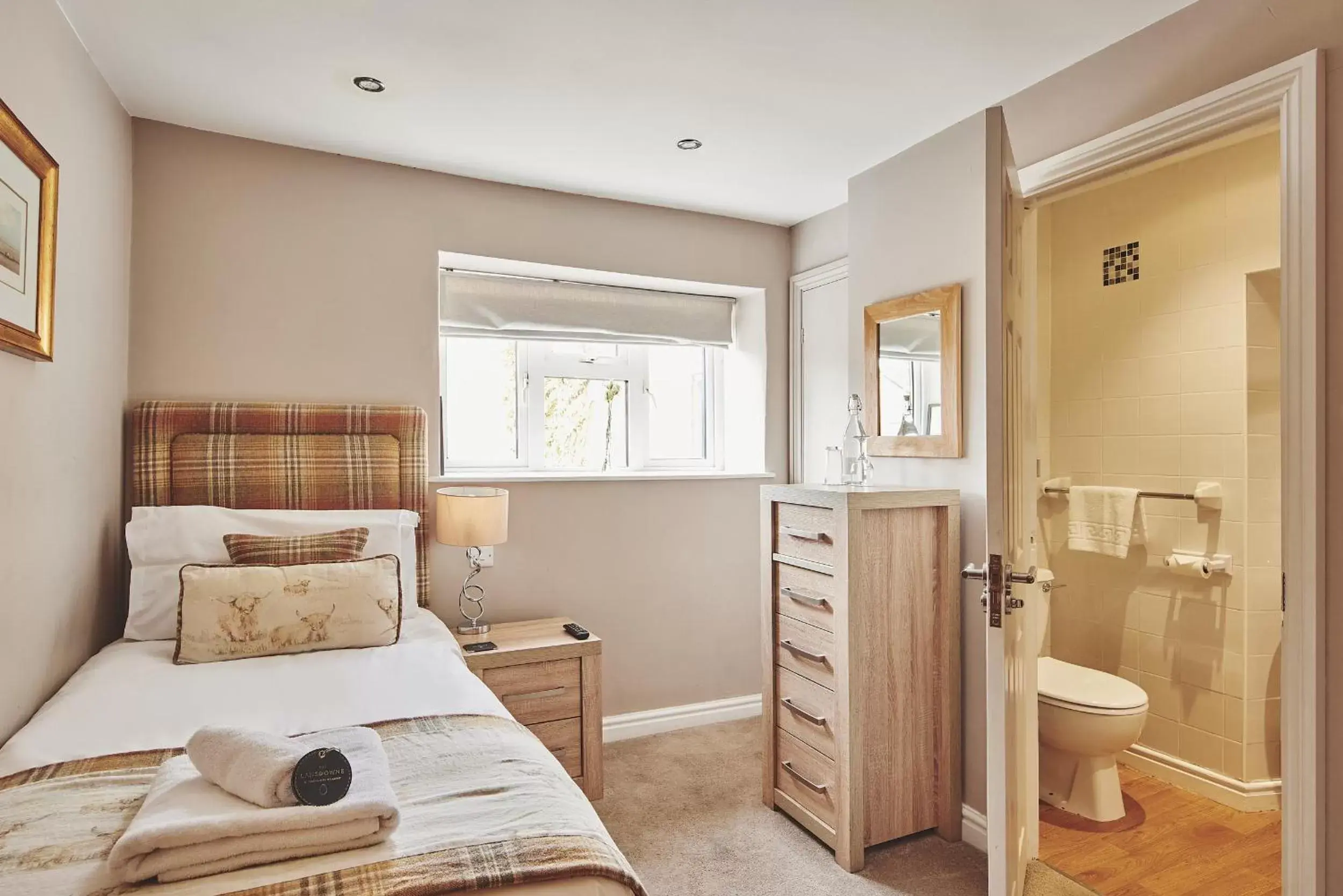 Single Room in The Lansdowne Guest House Single Room in The Lansdowne Guest House