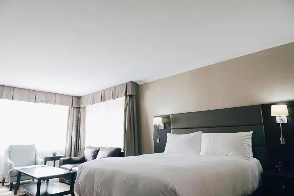 Deluxe Queen Suite in The Hotel on Pownal Deluxe Queen Suite in The Hotel on Pownal