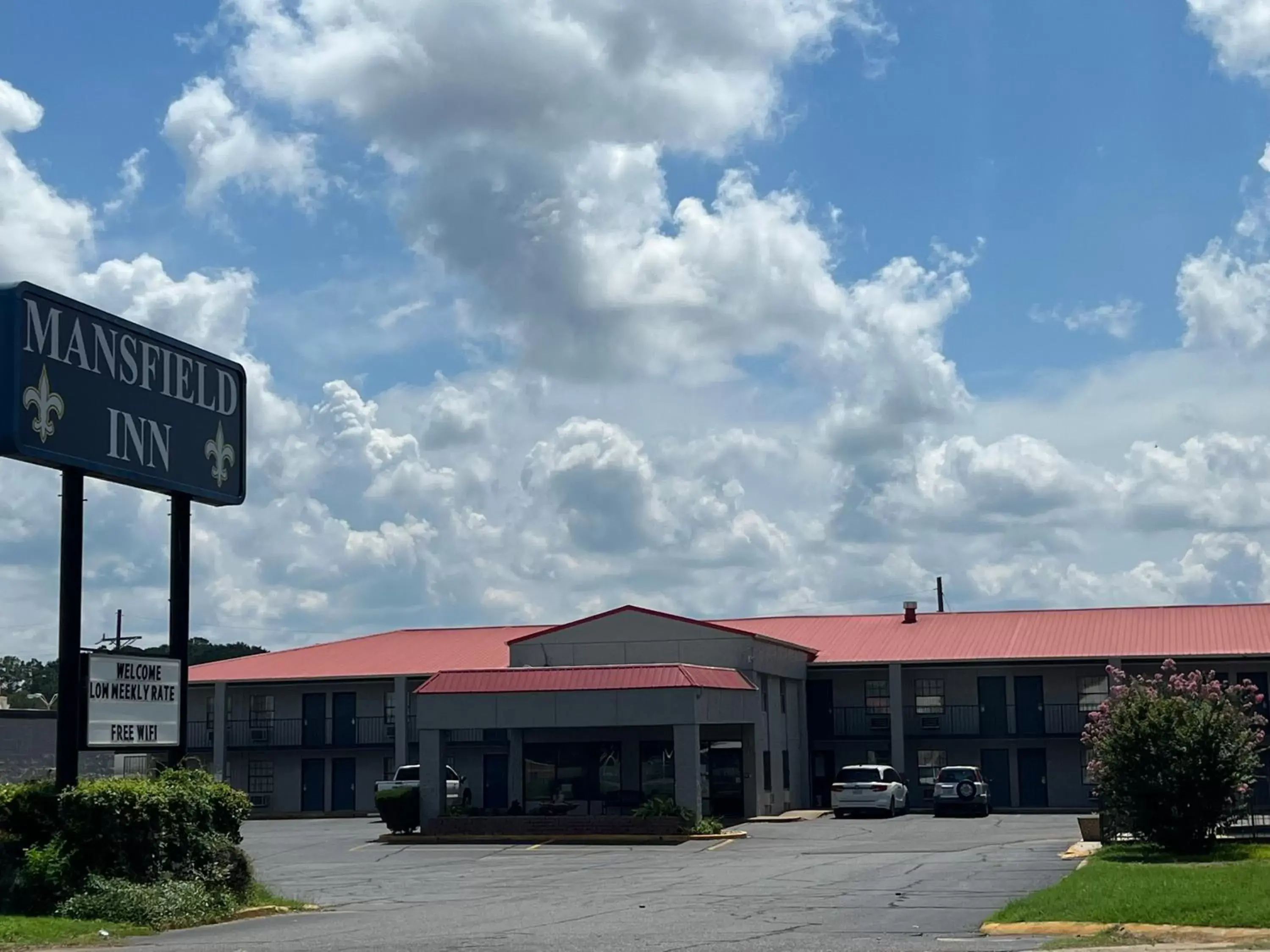 Property Building in Mansfield Inn Property Building in Mansfield Inn