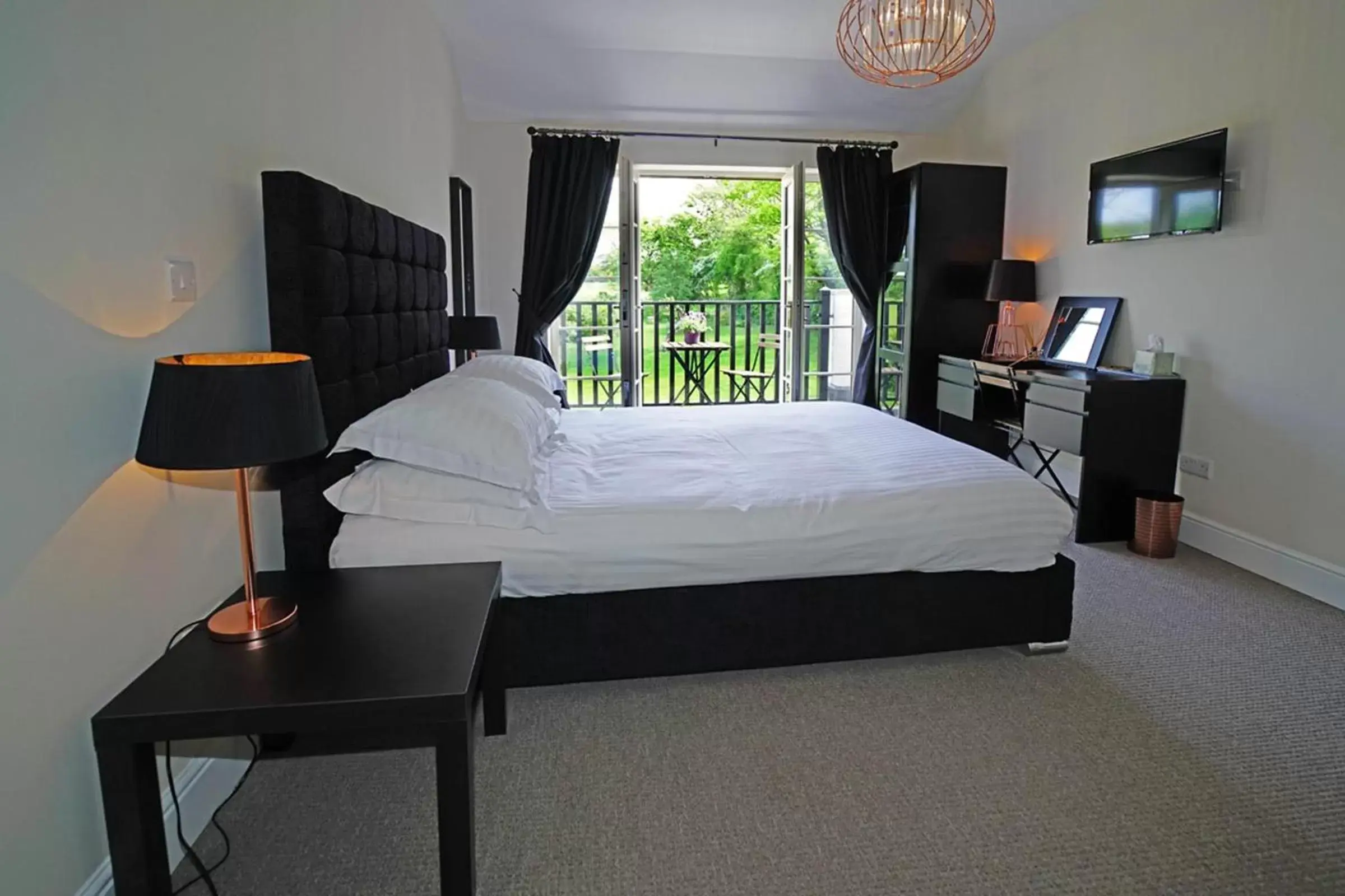 King Room with Balcony in Greyhound Hever King Room with Balcony in Greyhound Hever