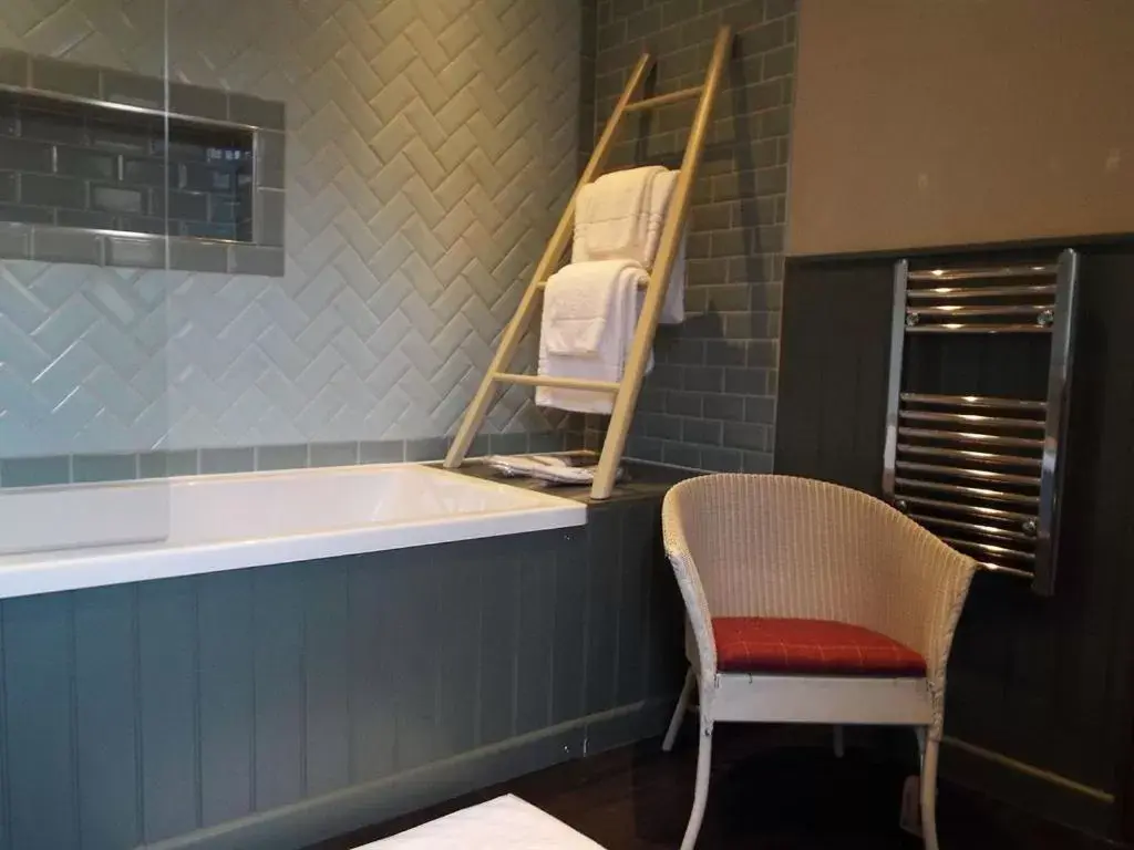 Deluxe Quadruple Room - single occupancy in The Plume of Feathers Deluxe Quadruple Room - single occupancy in The Plume of Feathers