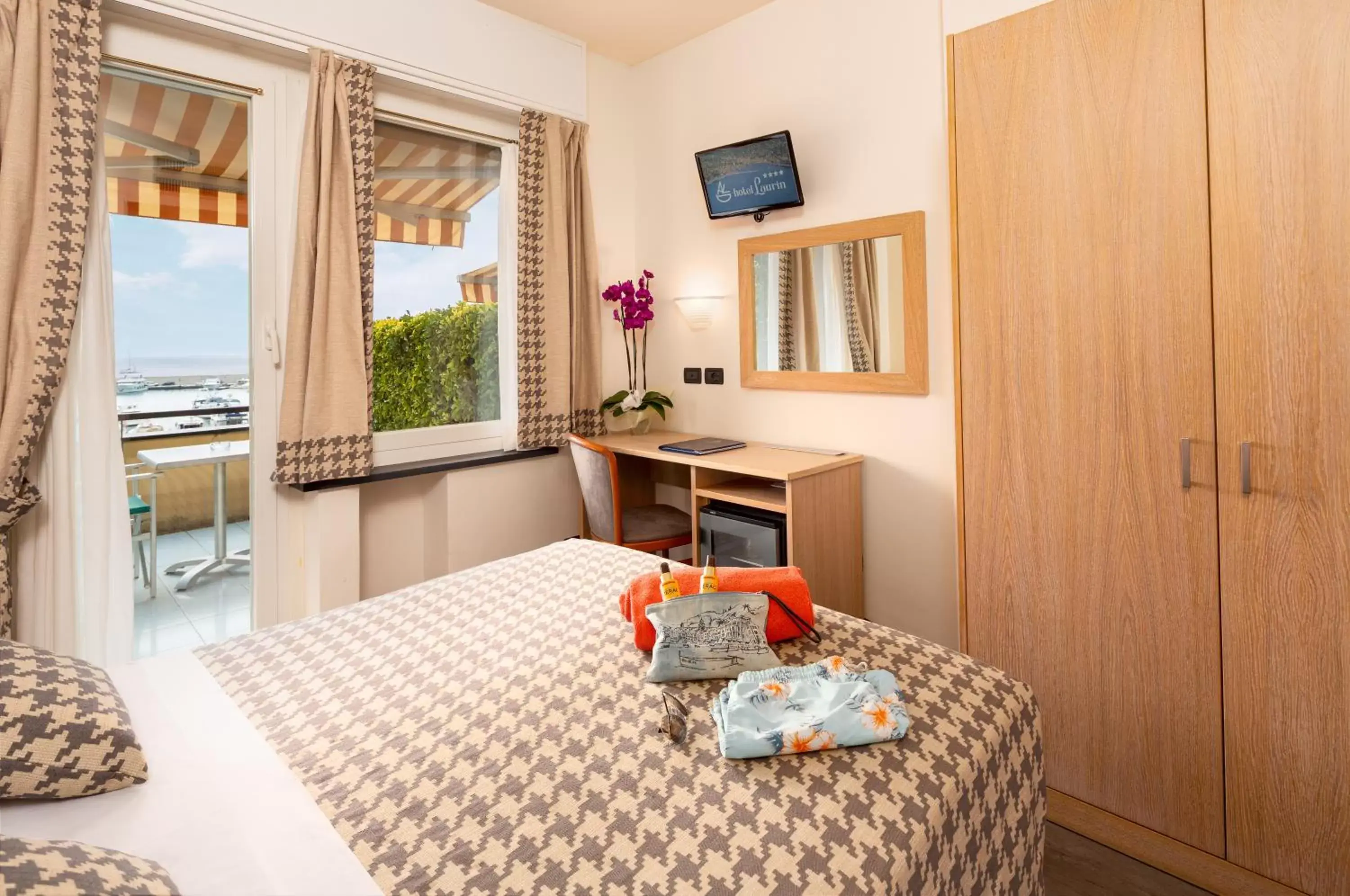 Classic Single Room with Balcony and Sea View in Hotel Laurin Classic Single Room with Balcony and Sea View in Hotel Laurin