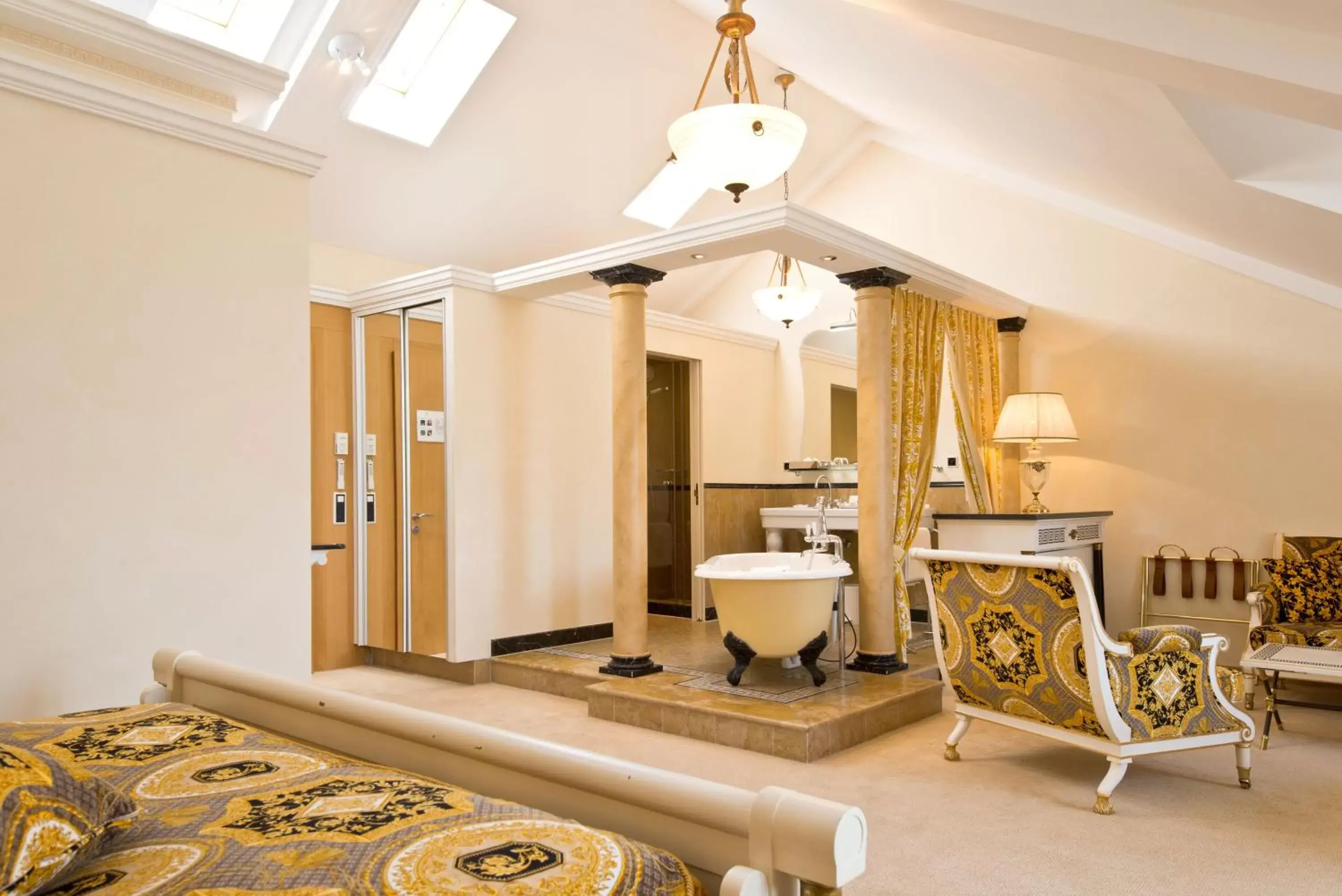 Deluxe Double or Twin Room with Lake View in Hotel Seeburg Deluxe Double or Twin Room with Lake View in Hotel Seeburg