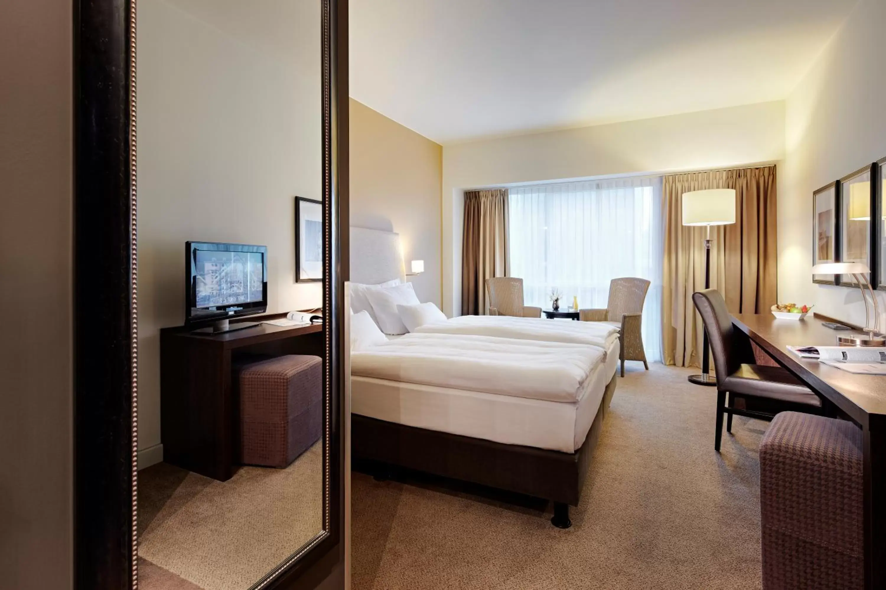 Deluxe Twin Room in Lindner Hotel Antwerp, part of JdV by Hyatt Deluxe Twin Room in Lindner Hotel Antwerp, part of JdV by Hyatt