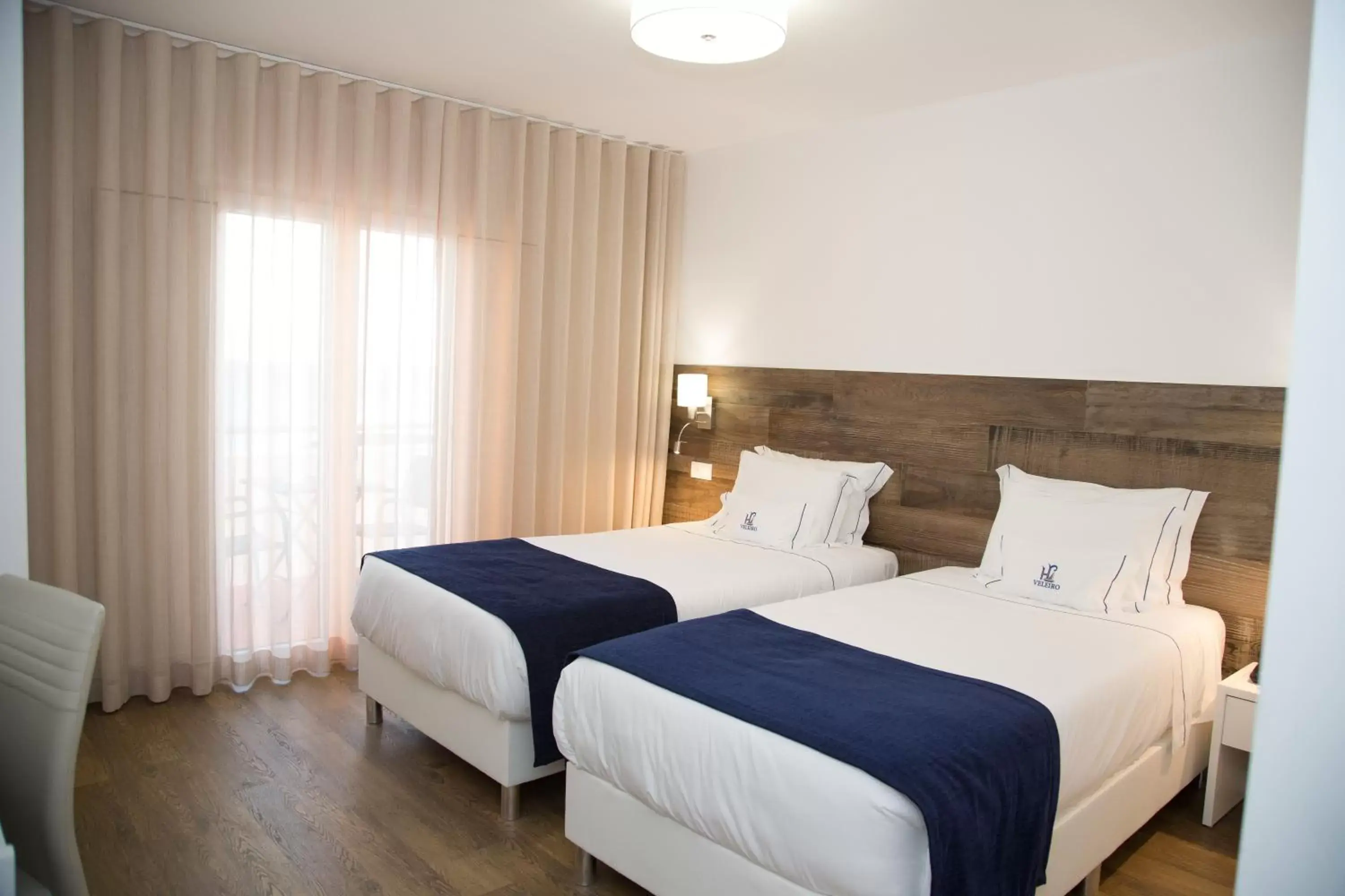 Twin Room with Balcony and Sea View in Hotel Veleiro Twin Room with Balcony and Sea View in Hotel Veleiro
