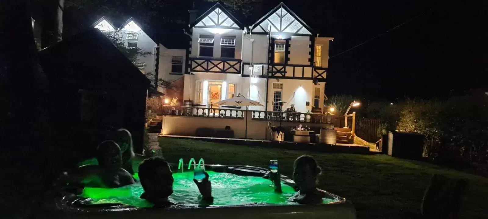 Twin Room with Shared Bathroom in NORTHRISE RETREAT Twin Room with Shared Bathroom in NORTHRISE RETREAT