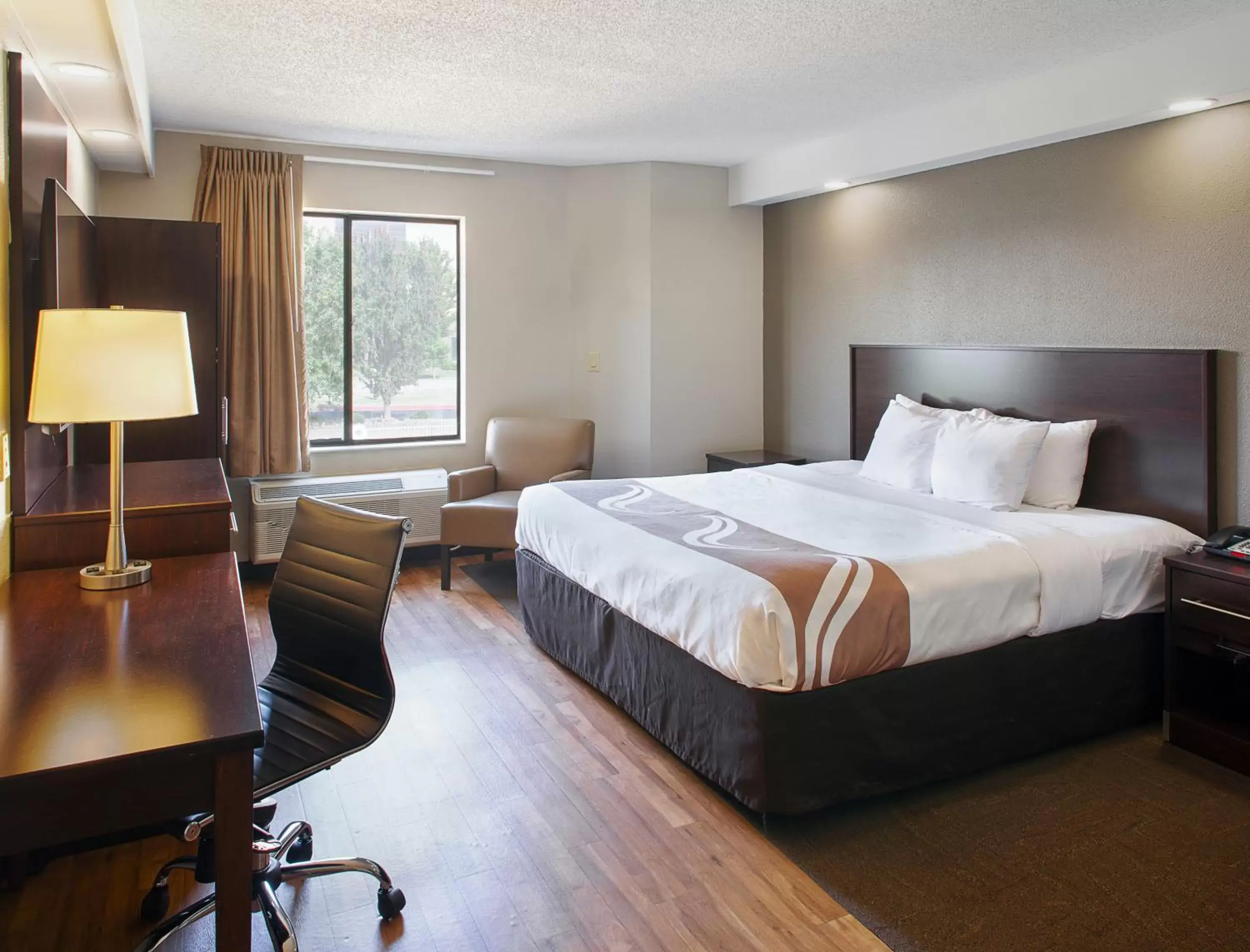 Standard King Room - Non Smoking in Quality Inn Bentonville-Rogers Standard King Room - Non Smoking in Quality Inn Bentonville-Rogers