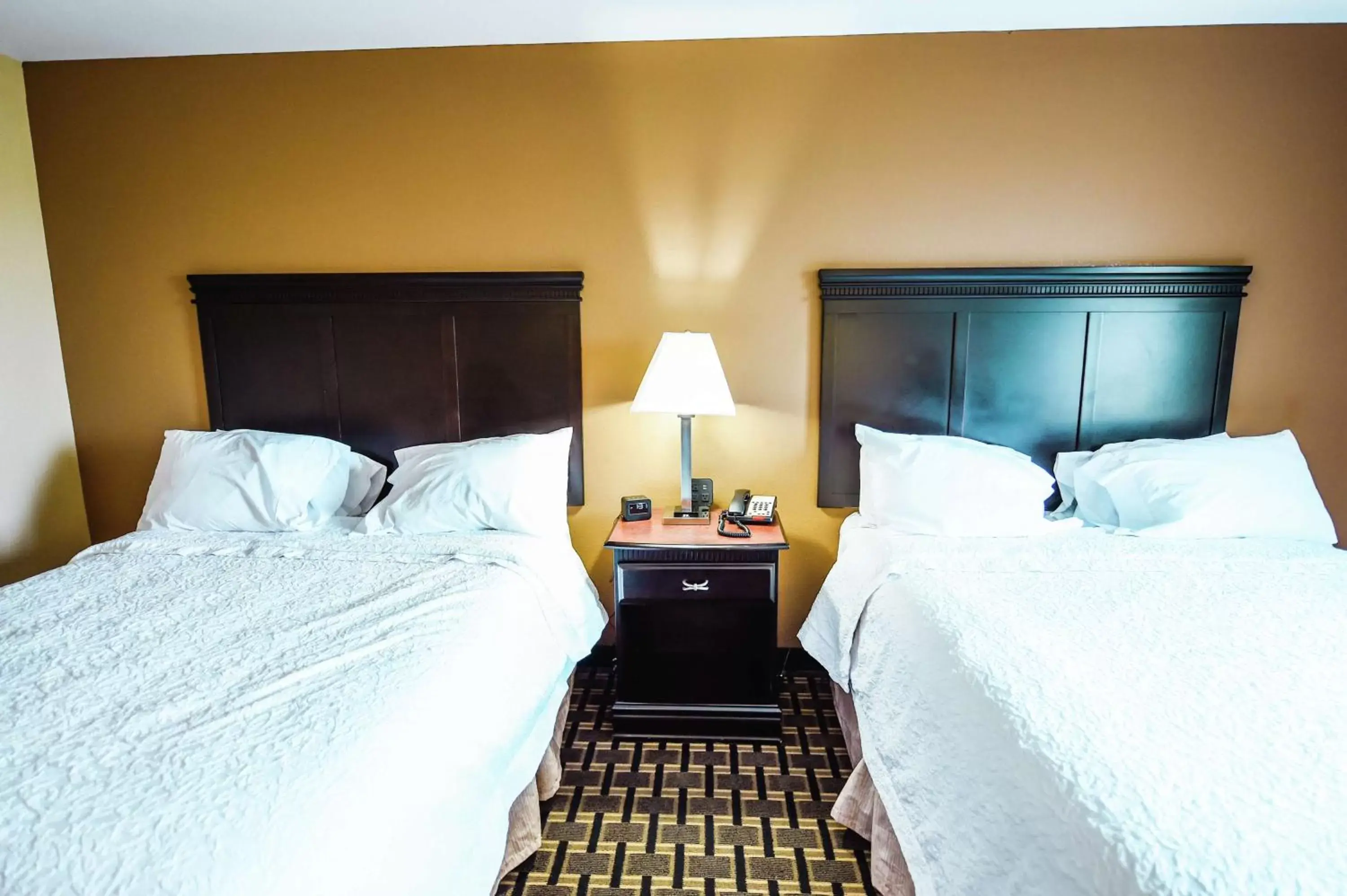 Double Room with Two Queen Beds and Bath Tub - Mobility/Hearing Accessible - Non-Smoking in Hampton Inn & Suites Pine Bluff Double Room with Two Queen Beds and Bath Tub - Mobility/Hearing Accessible - Non-Smoking in Hampton Inn & Suites Pine Bluff