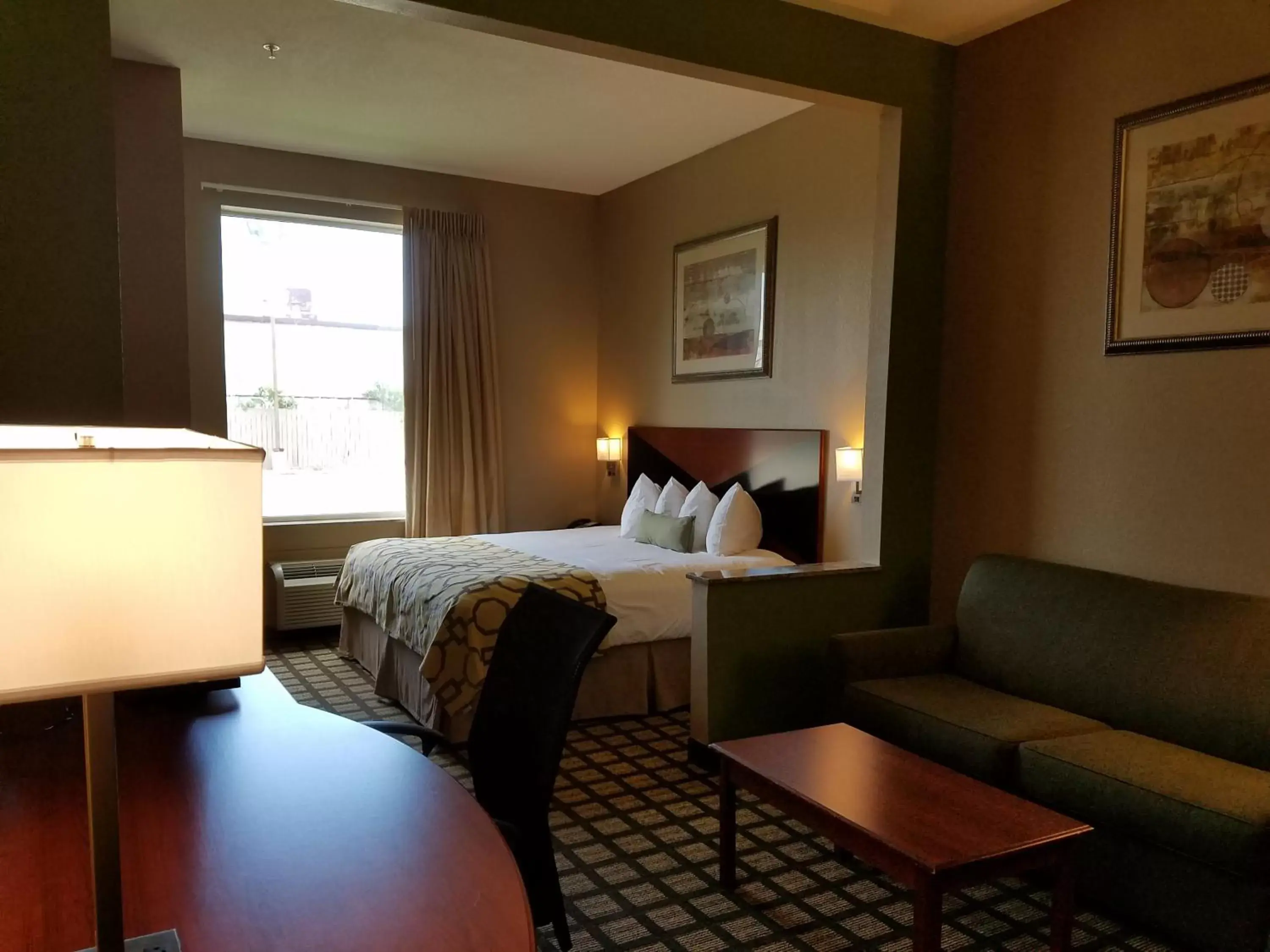 King Suite- Non-Smoking in Baymont by Wyndham Marrero King Suite- Non-Smoking in Baymont by Wyndham Marrero