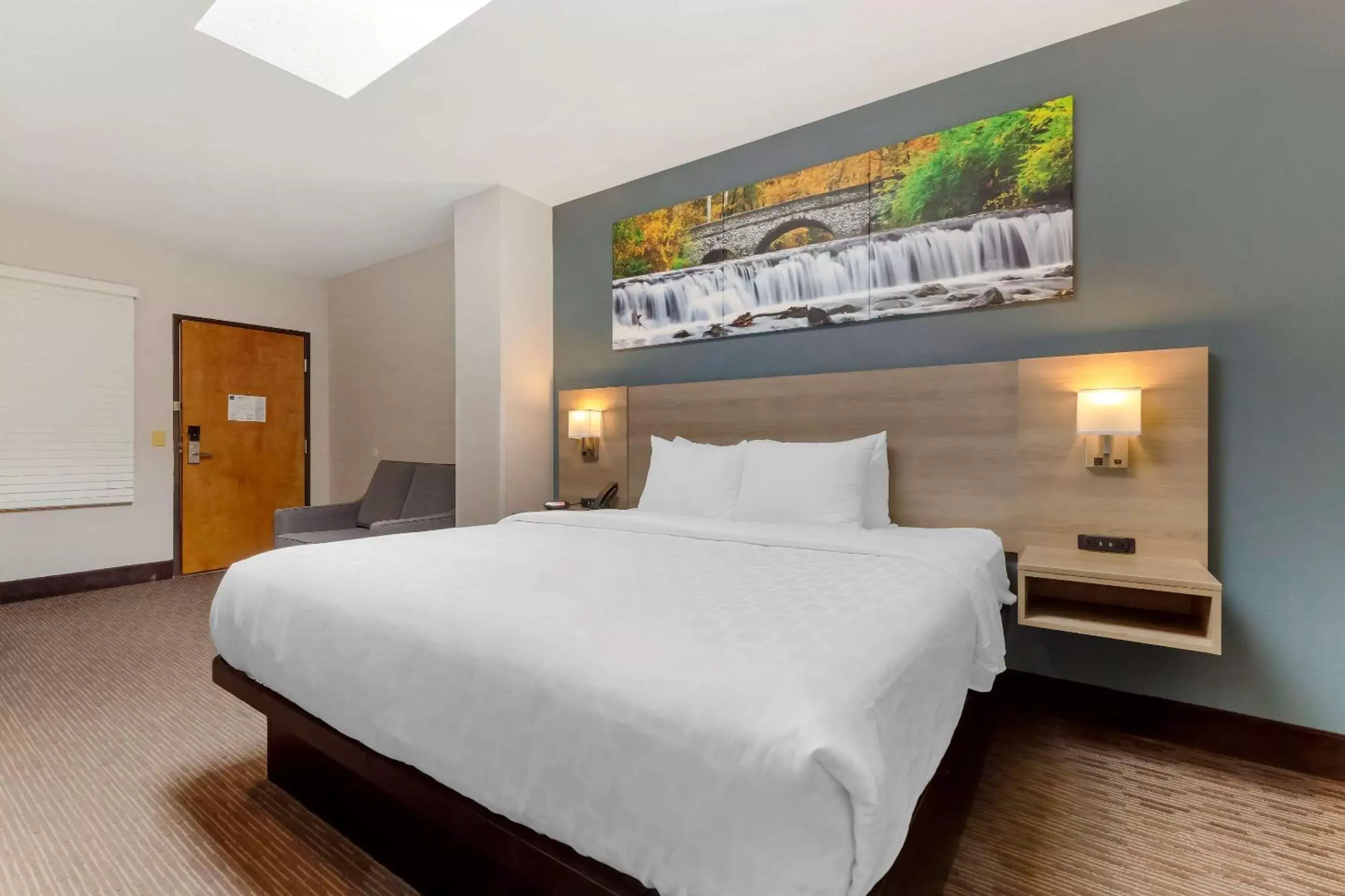 King Room - Accessible/Non Smoking in Clarion Pointe Tomah King Room - Accessible/Non Smoking in Clarion Pointe Tomah