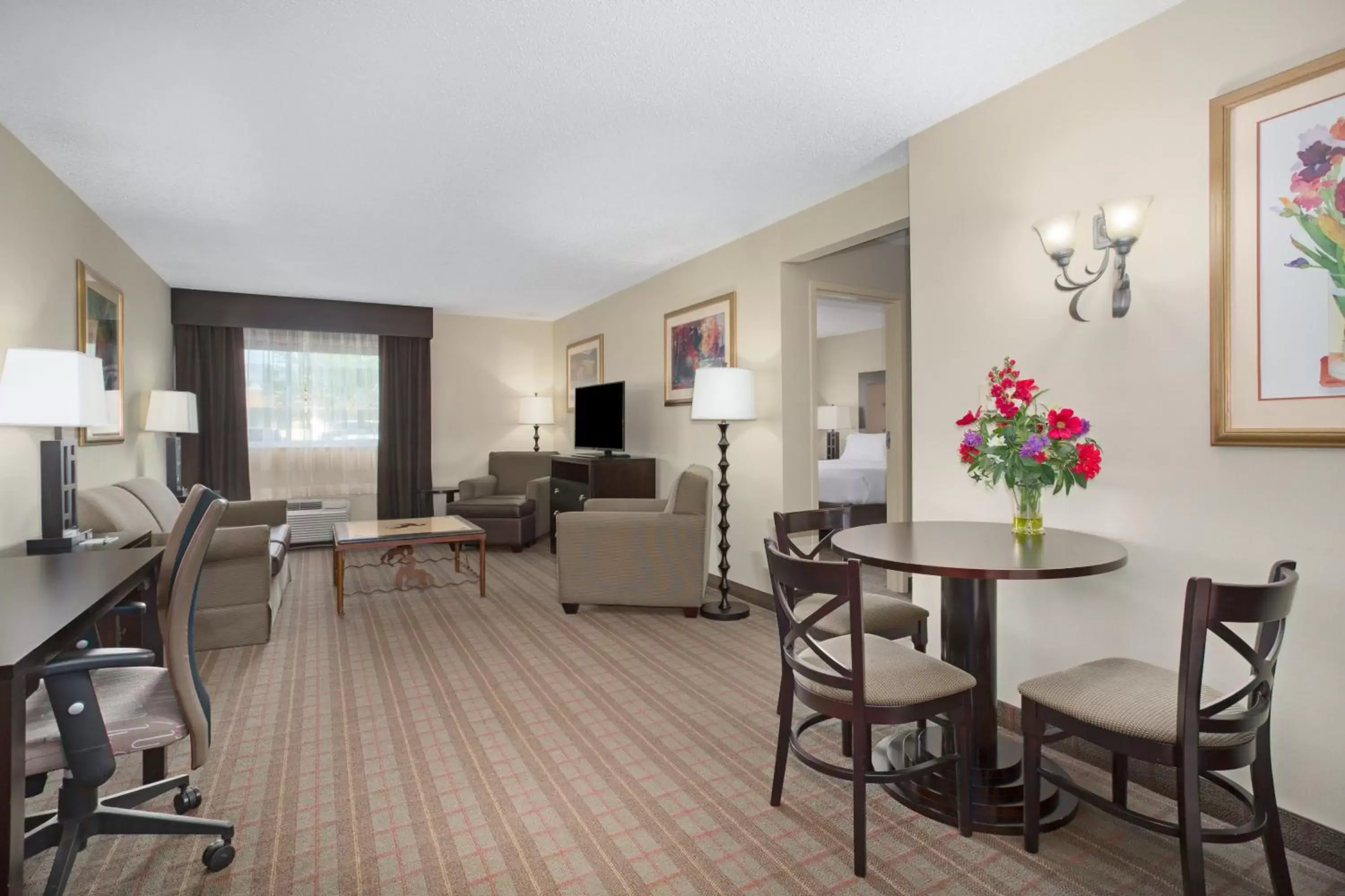 King Suite with Spa Bath - Non-Smoking in Holiday Inn Riverton-Convention Center, an IHG Hotel King Suite with Spa Bath - Non-Smoking in Holiday Inn Riverton-Convention Center, an IHG Hotel