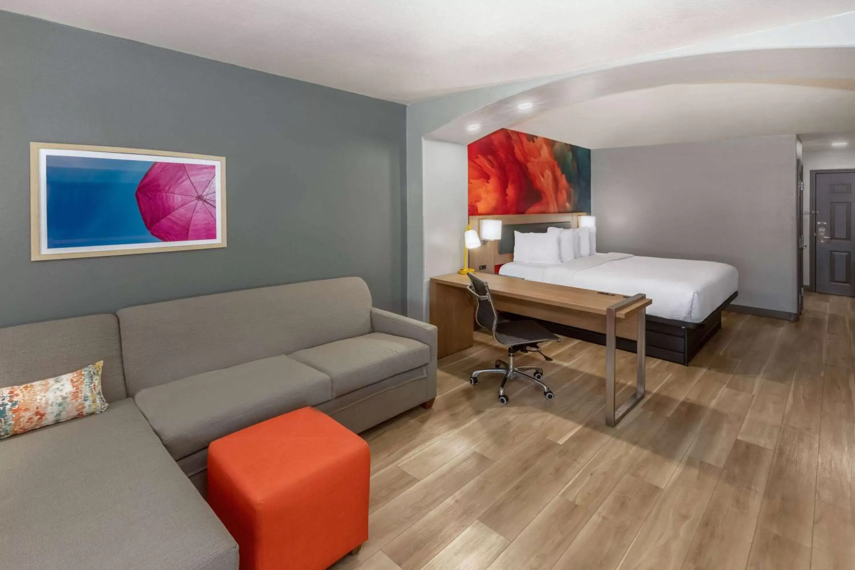 Deluxe King Room with Bath Tub - Mobility Accessible/Non-Smoking in La Quinta by Wyndham New Braunfels Deluxe King Room with Bath Tub - Mobility Accessible/Non-Smoking in La Quinta by Wyndham New Braunfels