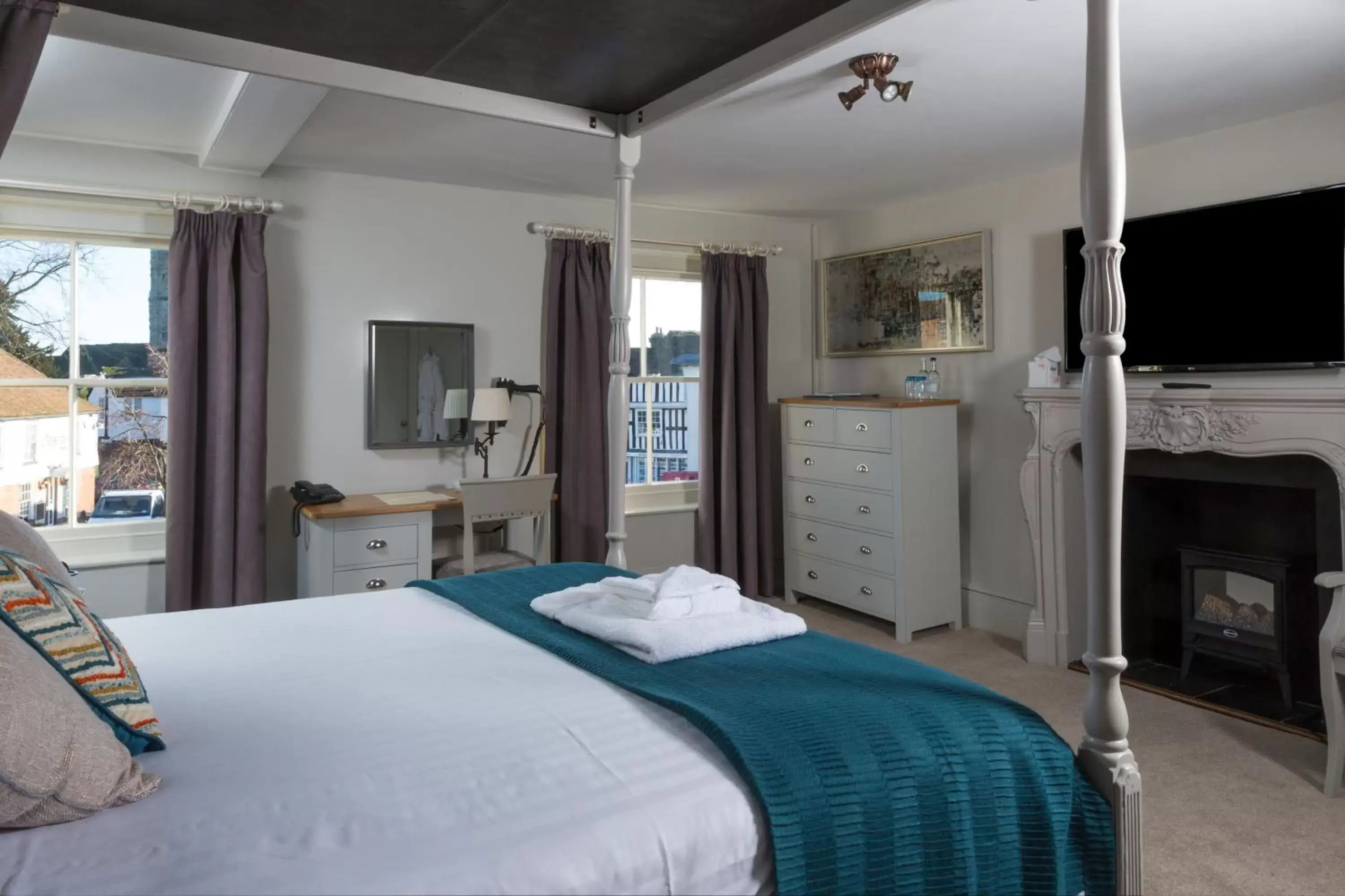 Deluxe Double Room in The Dog & Bear Hotel Deluxe Double Room in The Dog & Bear Hotel