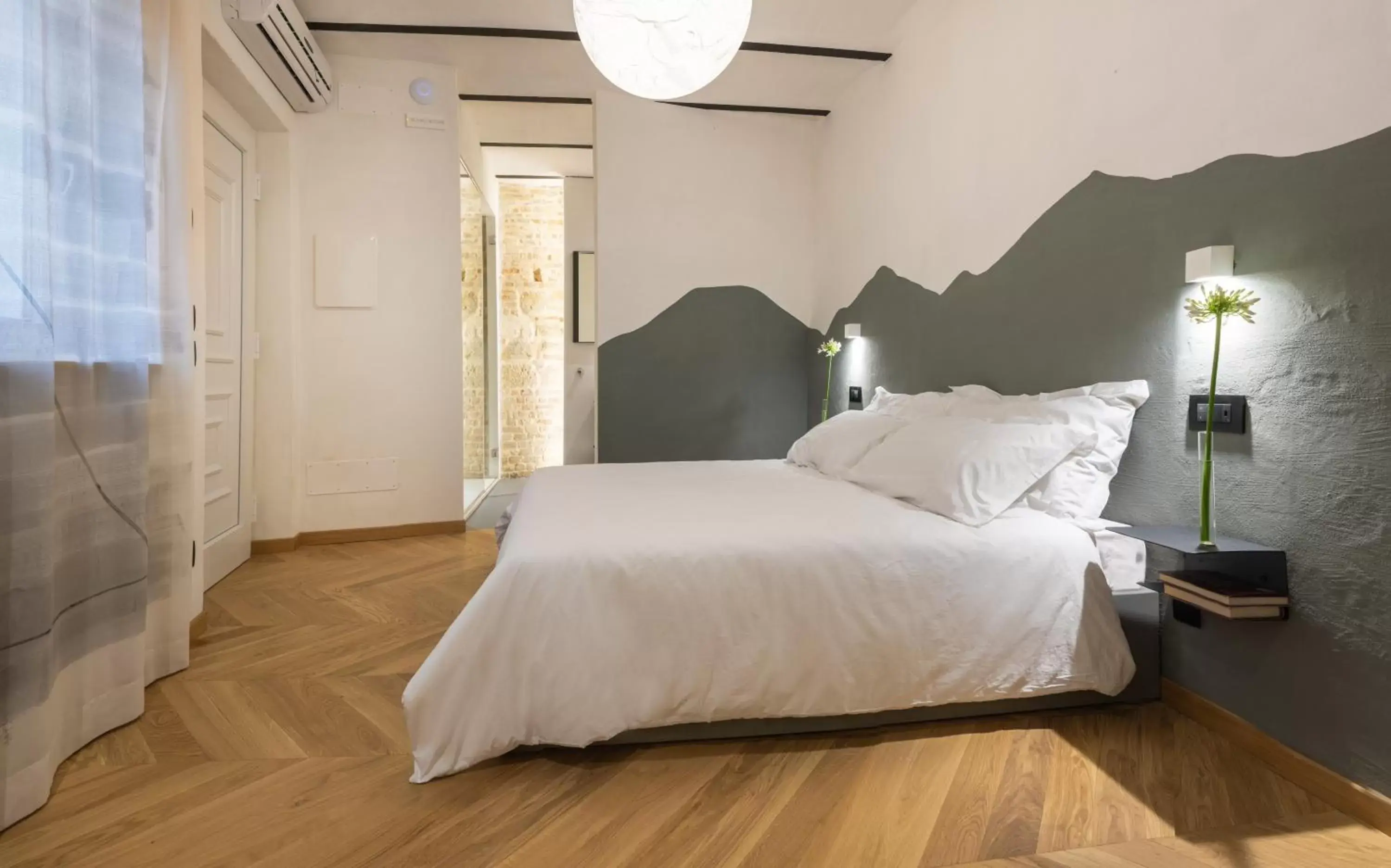 Superior Double Room - single occupancy in OGNISSANTI GuestHouse & Suites Superior Double Room - single occupancy in OGNISSANTI GuestHouse & Suites