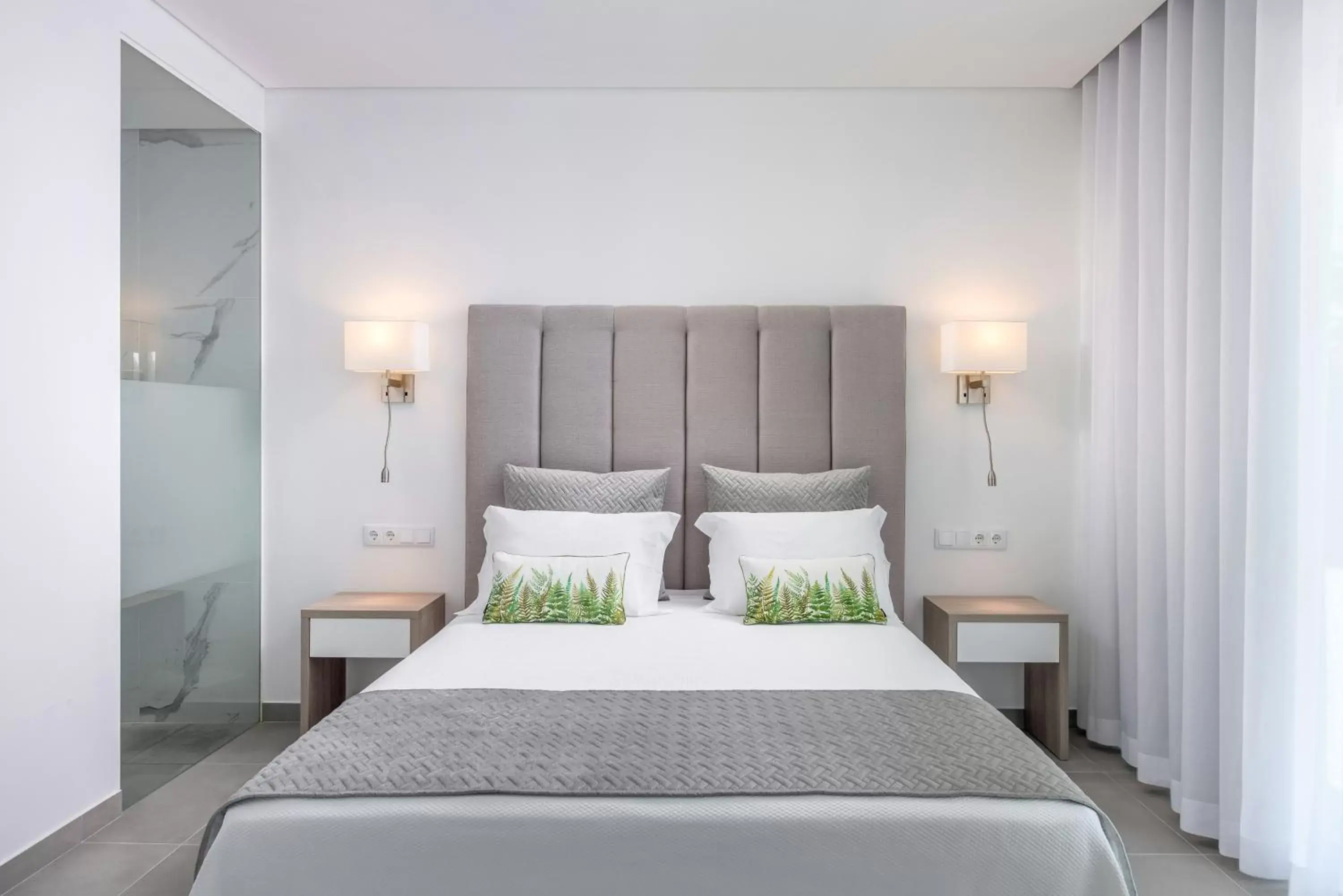 Queen Suite with Pool View in Vila Luna B&B Queen Suite with Pool View in Vila Luna B&B