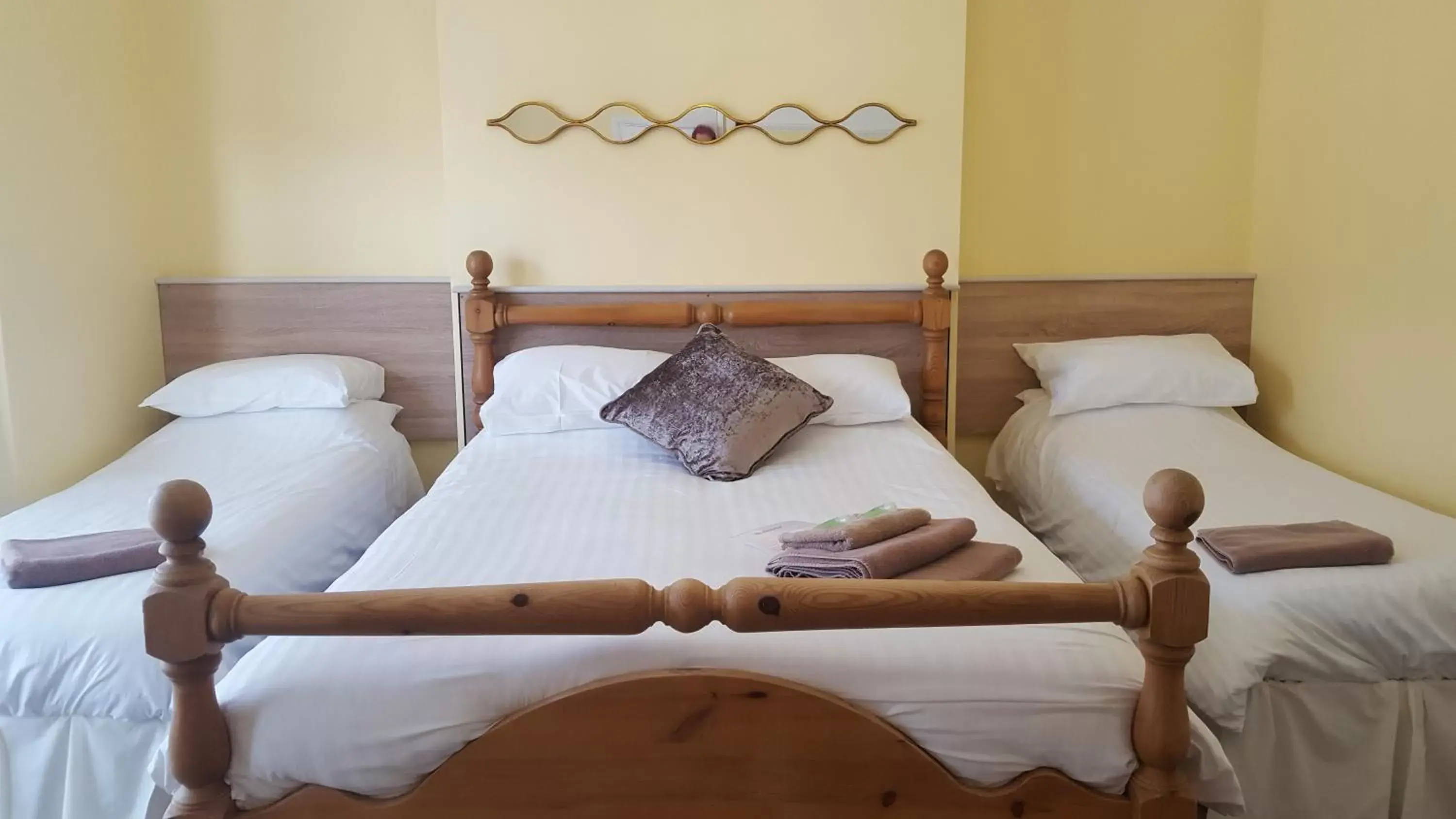 Family Room with Bathroom in The Beacon Hotel Family Room with Bathroom in The Beacon Hotel