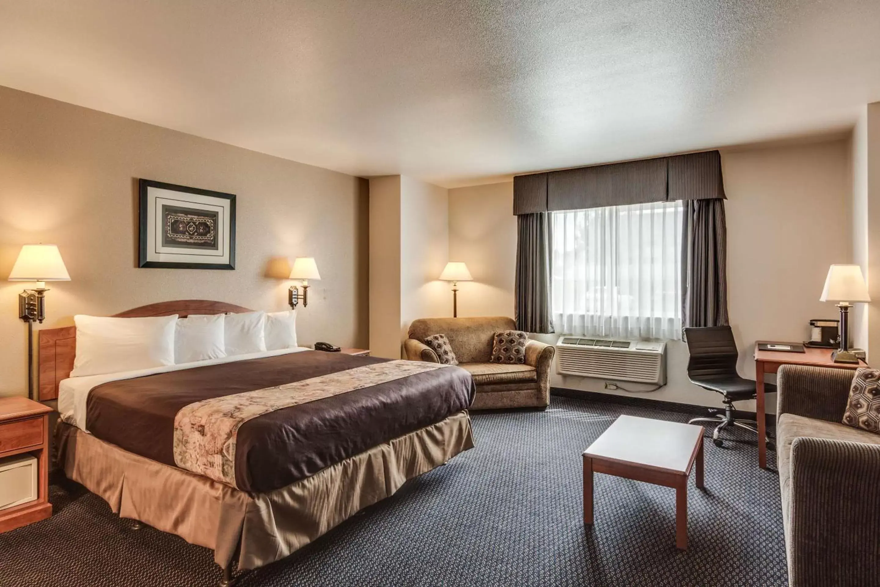 King Room with One King Bed and Roll-In Shower - Mobility Accessible /Pet Friendly in SureStay Plus Hotel by Best Western Post Falls King Room with One King Bed and Roll-In Shower - Mobility Accessible /Pet Friendly in SureStay Plus Hotel by Best Western Post Falls