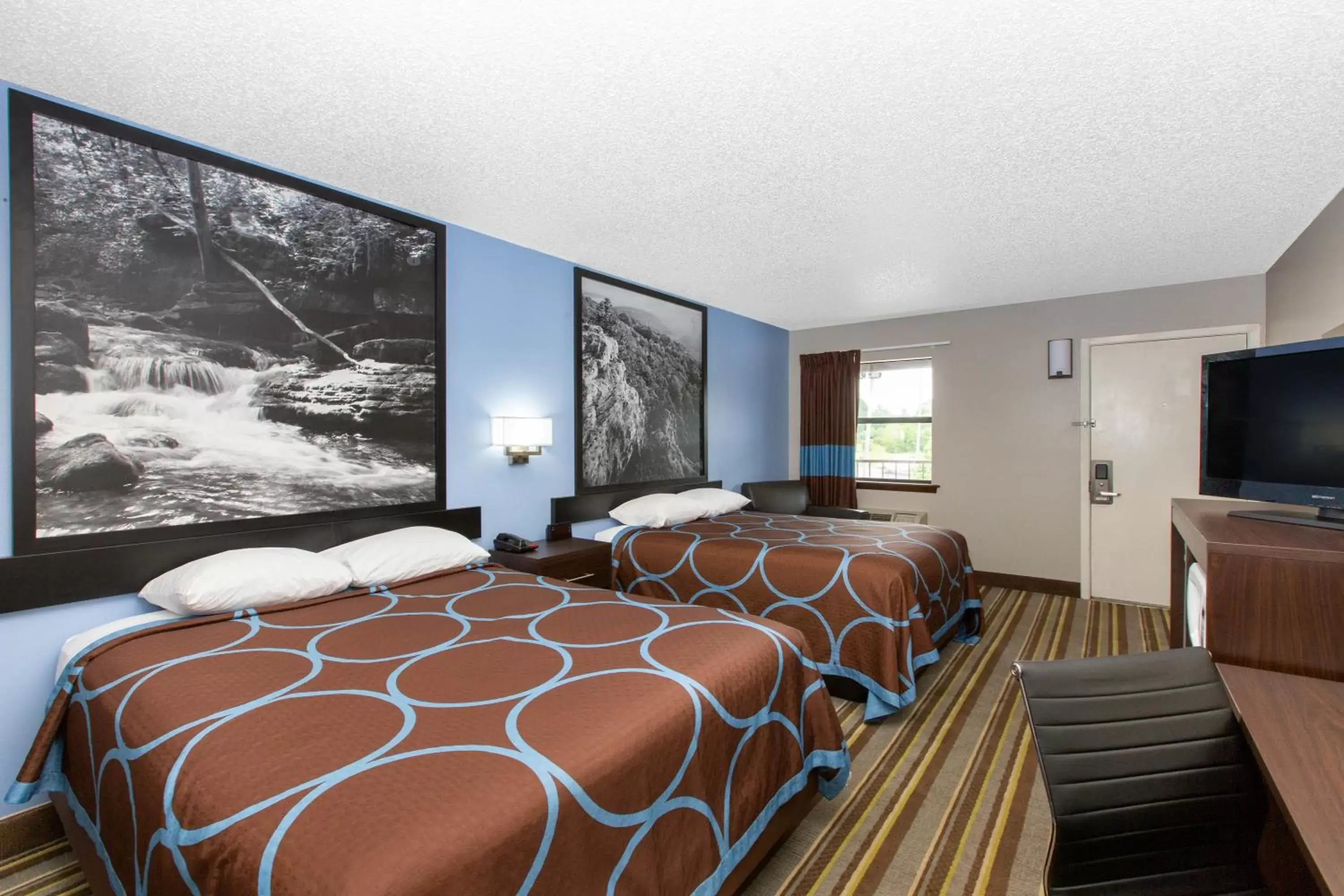 Deluxe Double Room with Two Double Beds - Non-Smoking in Super 8 by Wyndham Malvern Deluxe Double Room with Two Double Beds - Non-Smoking in Super 8 by Wyndham Malvern