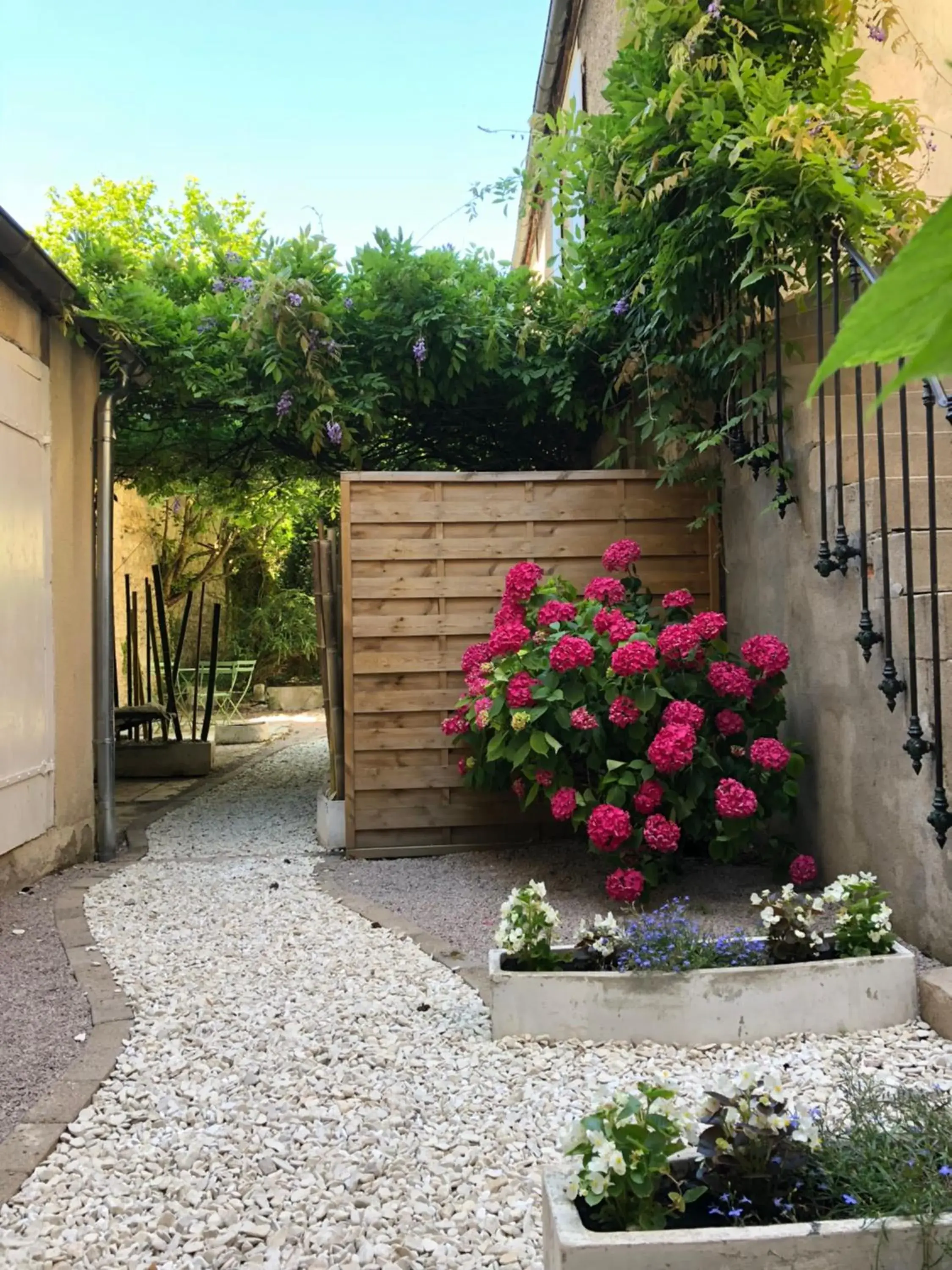 Junior Suite with Garden View - single occupancy in Hôtel Villa Du Parc Junior Suite with Garden View - single occupancy in Hôtel Villa Du Parc