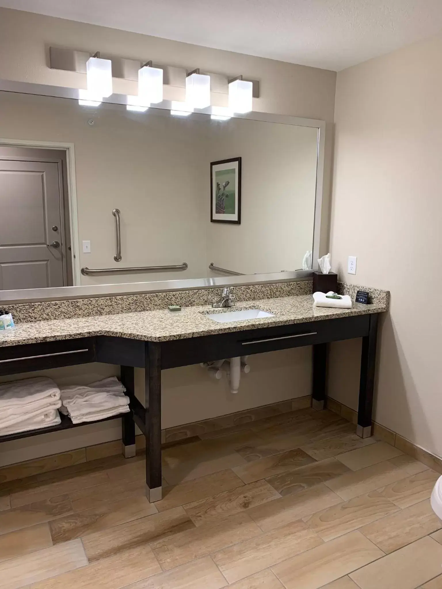 Double Room - Disability Access in GrandStay Hotel & Suites Double Room - Disability Access in GrandStay Hotel & Suites