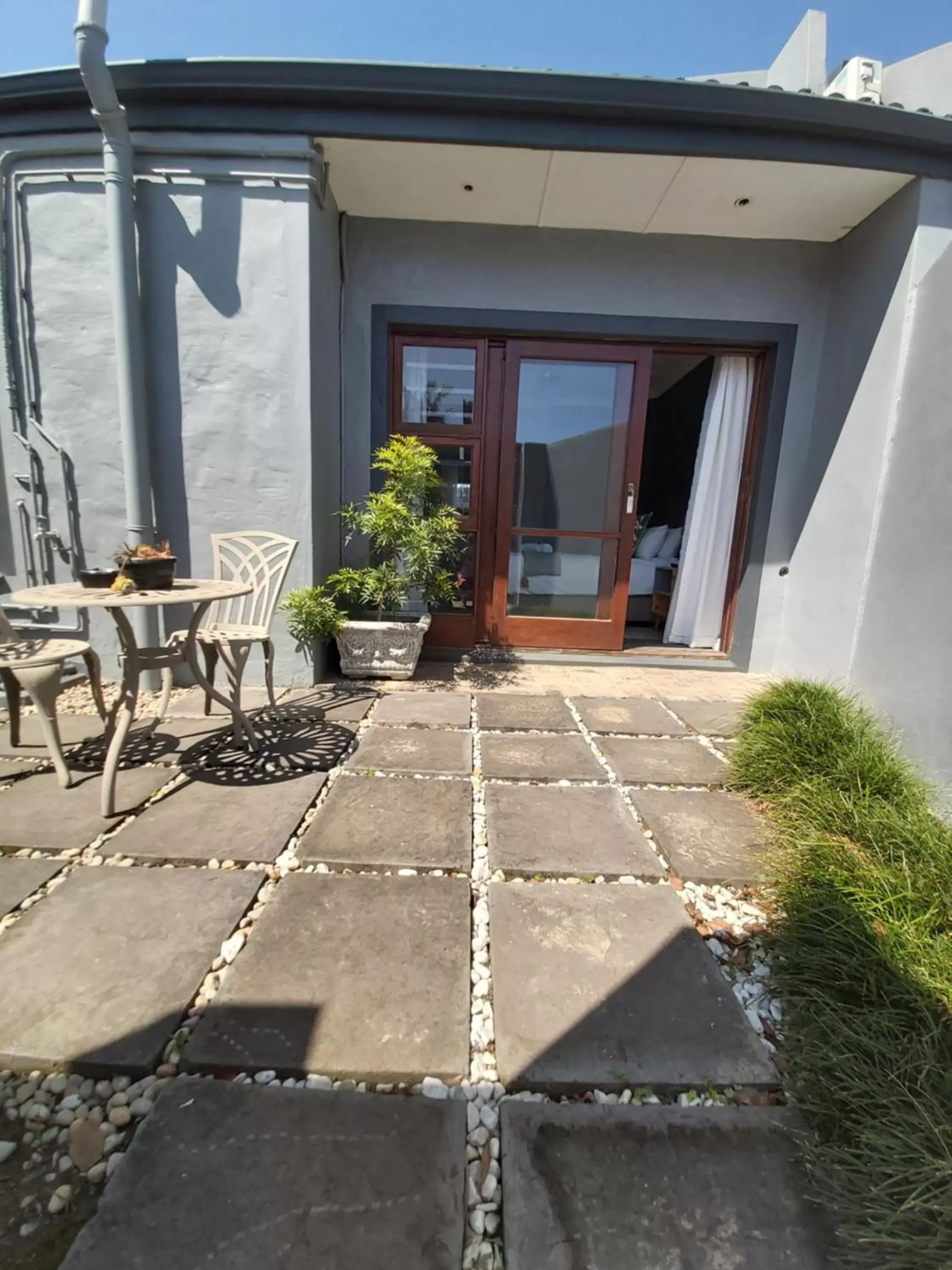 Queen Room with Garden View in Riverview Guesthouse East London Queen Room with Garden View in Riverview Guesthouse East London