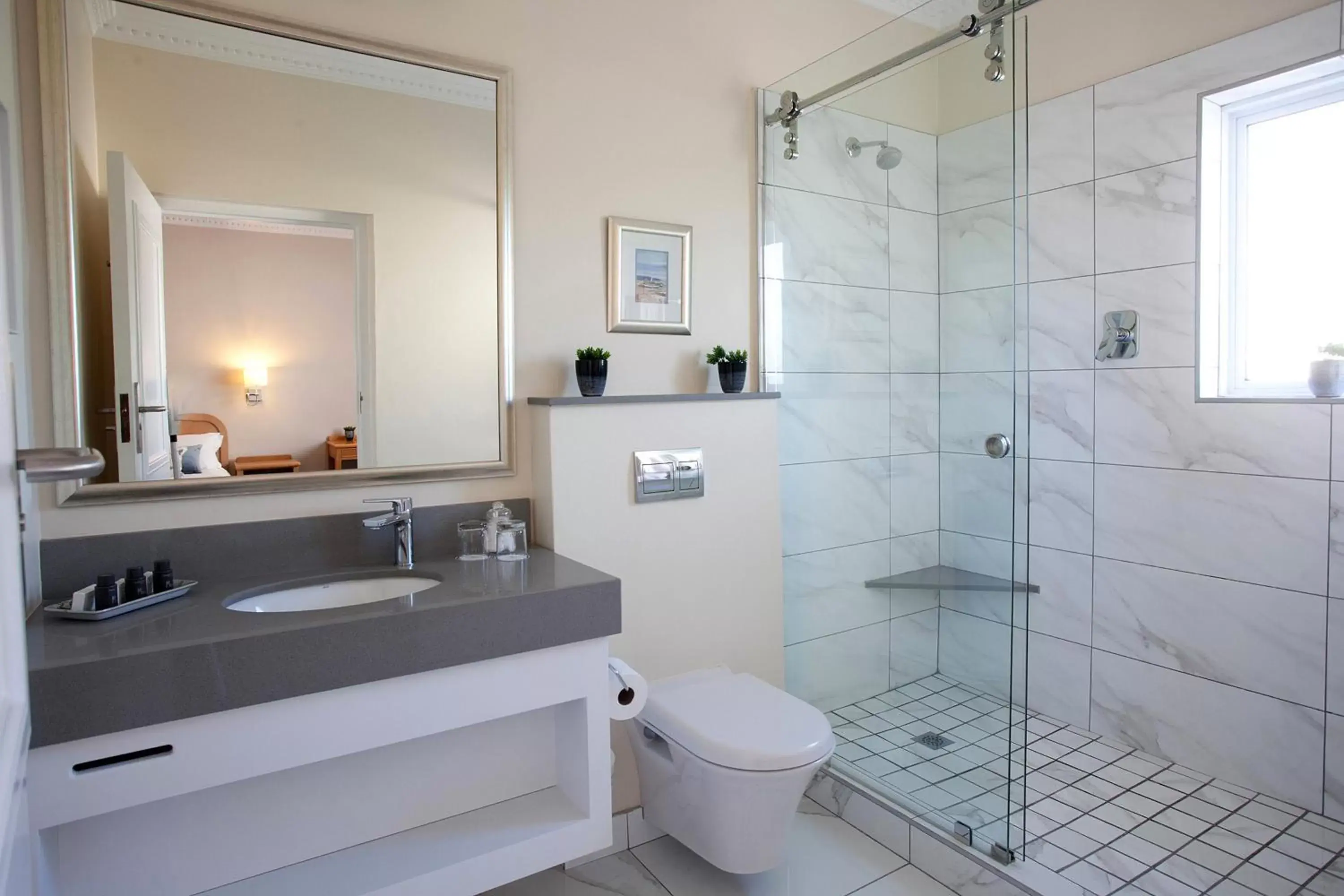 Standard Twin Room - single occupancy in The Beach Hotel Standard Twin Room - single occupancy in The Beach Hotel