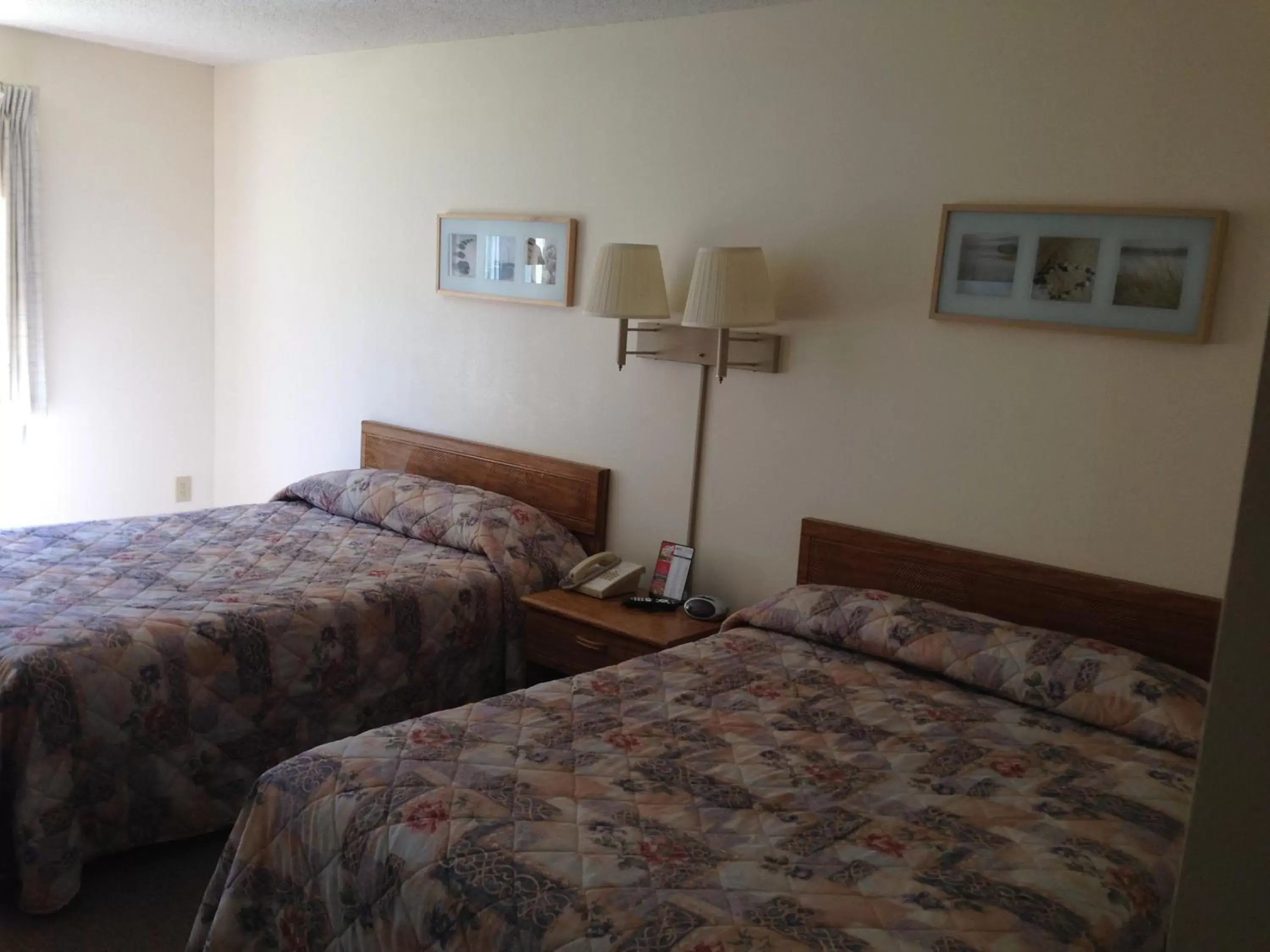 Double Room with Two Double Beds in Ludington Pier House Double Room with Two Double Beds in Ludington Pier House