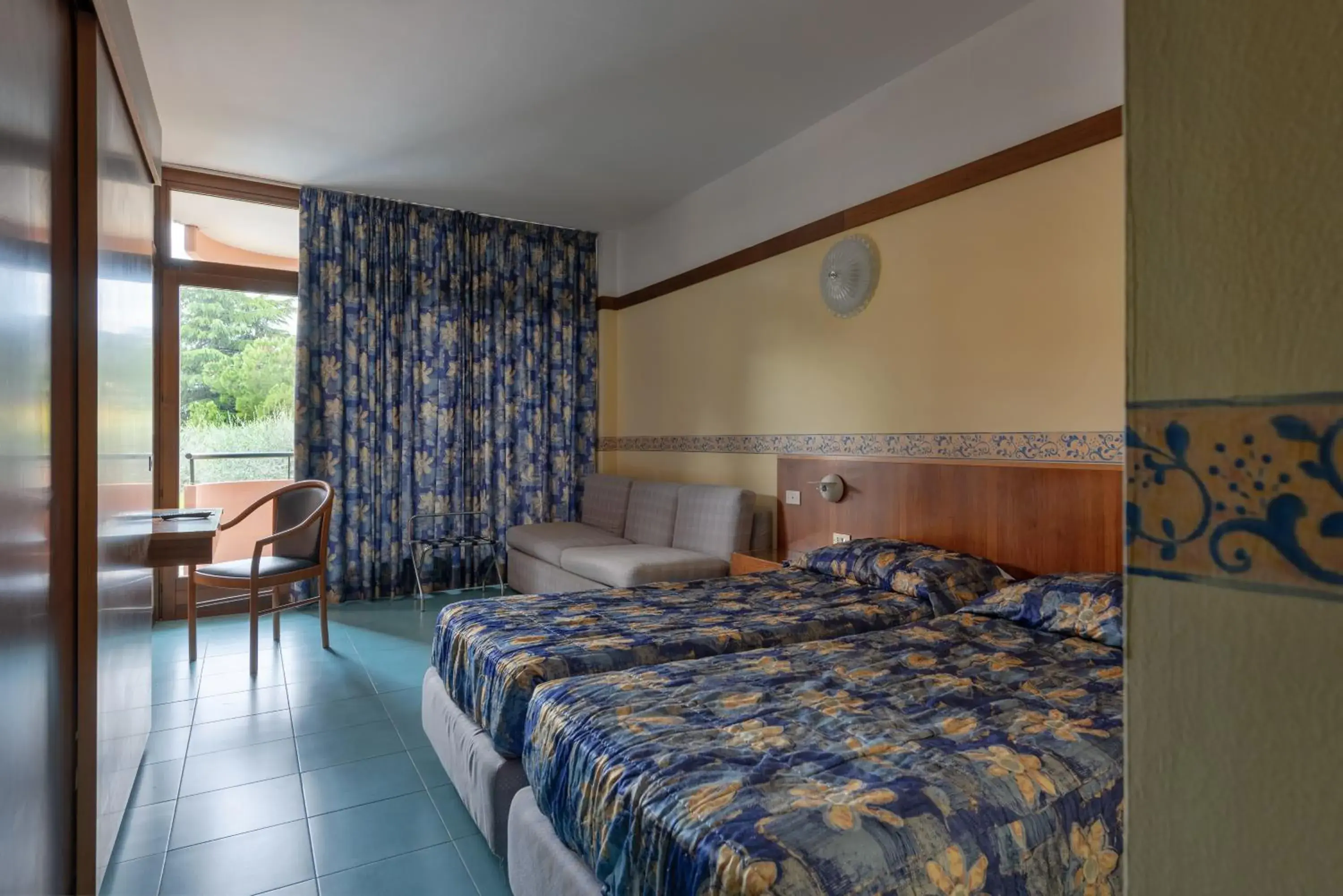 Quadruple Room with Pool View in Hotel Royal Quadruple Room with Pool View in Hotel Royal