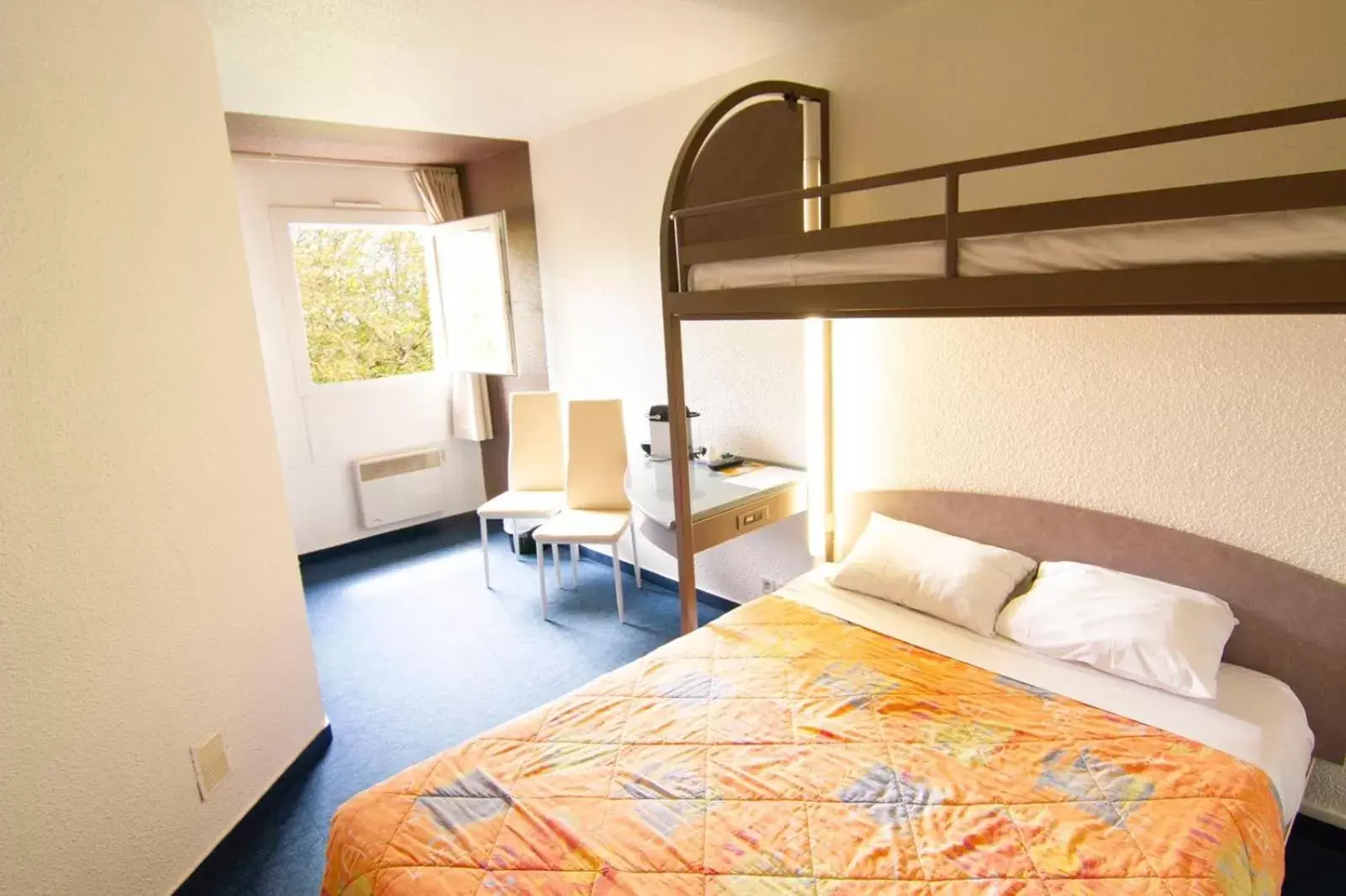 Triple Room in EGG HOTEL - HOTEL LES GENS DE MER Dieppe Triple Room in EGG HOTEL - HOTEL LES GENS DE MER Dieppe