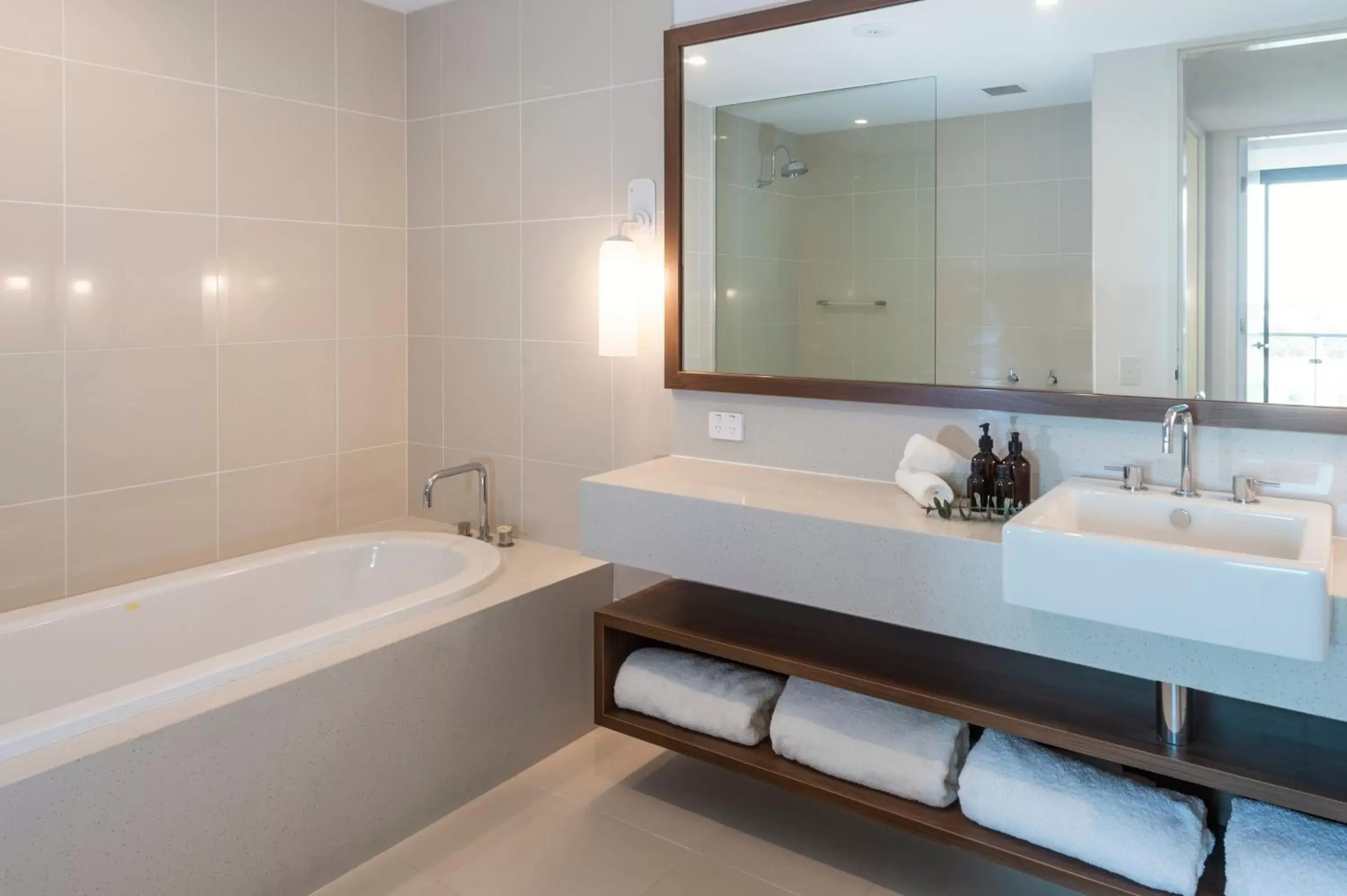 Urban View 2 Bedroom Suite in The Sands Torquay Urban View 2 Bedroom Suite in The Sands Torquay