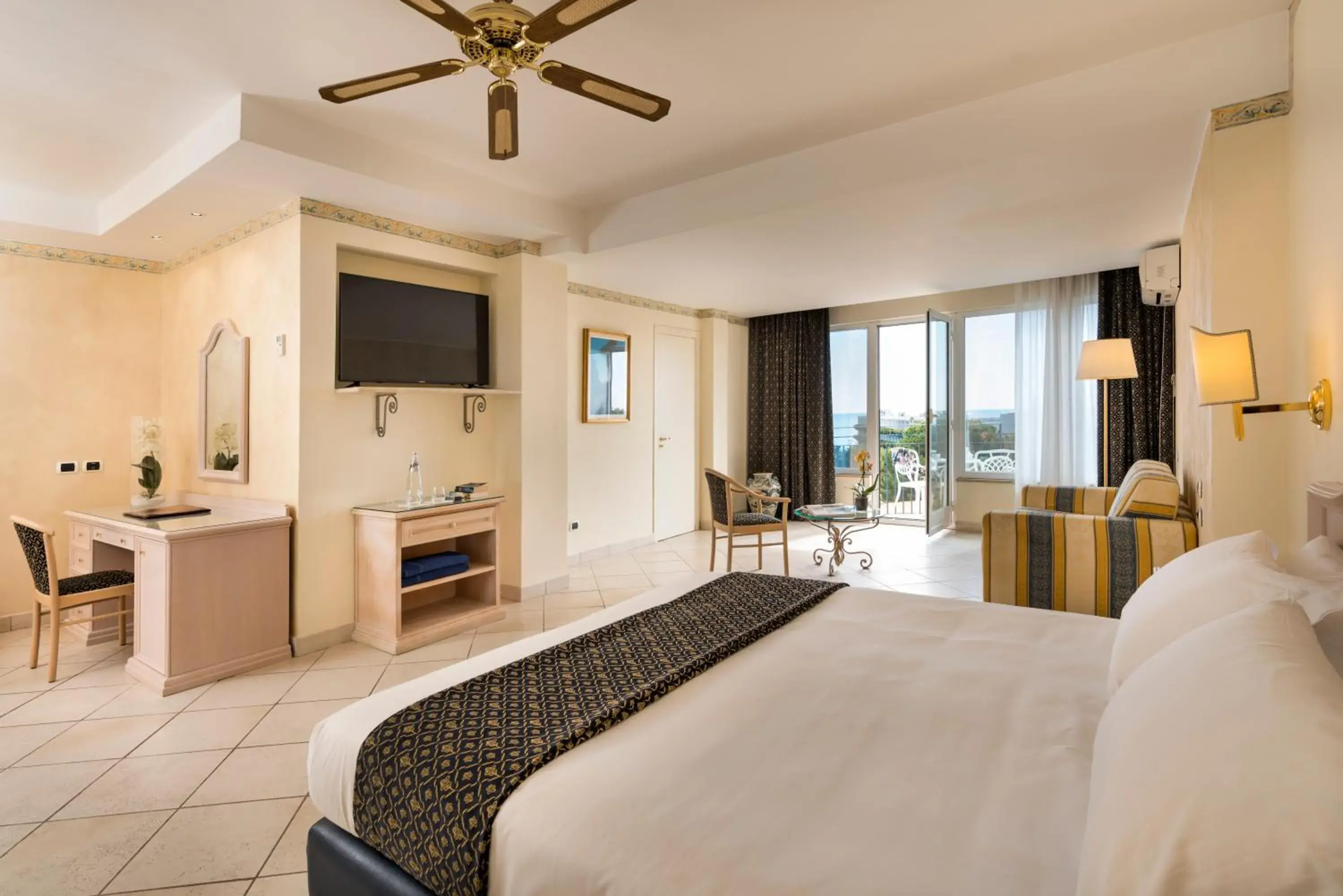 Suite with Balcony and Sea View in Sant Alphio Garden Hotel & SPA Suite with Balcony and Sea View in Sant Alphio Garden Hotel & SPA