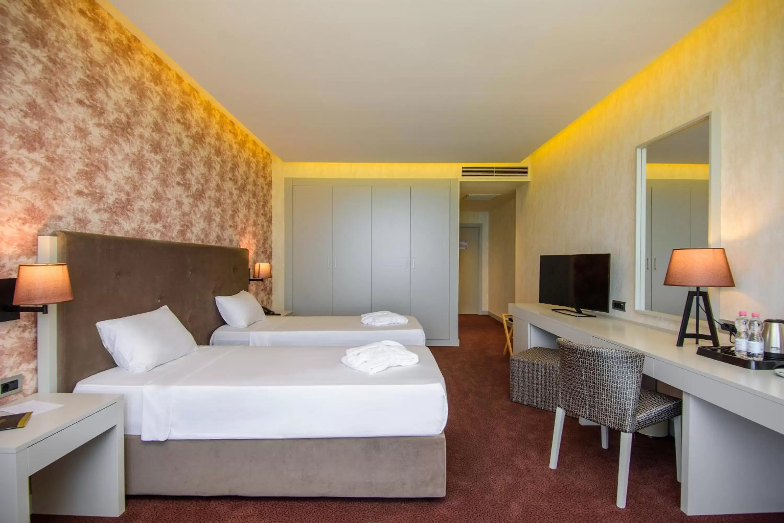 Twin Room with Balcony - single occupancy in The Grand Gloria Hotel Twin Room with Balcony - single occupancy in The Grand Gloria Hotel