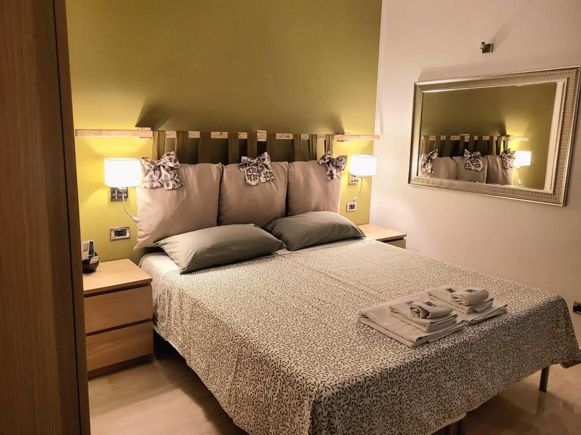 Deluxe Double or Twin Room in Pompei Suite Deluxe Double or Twin Room in Pompei Suite