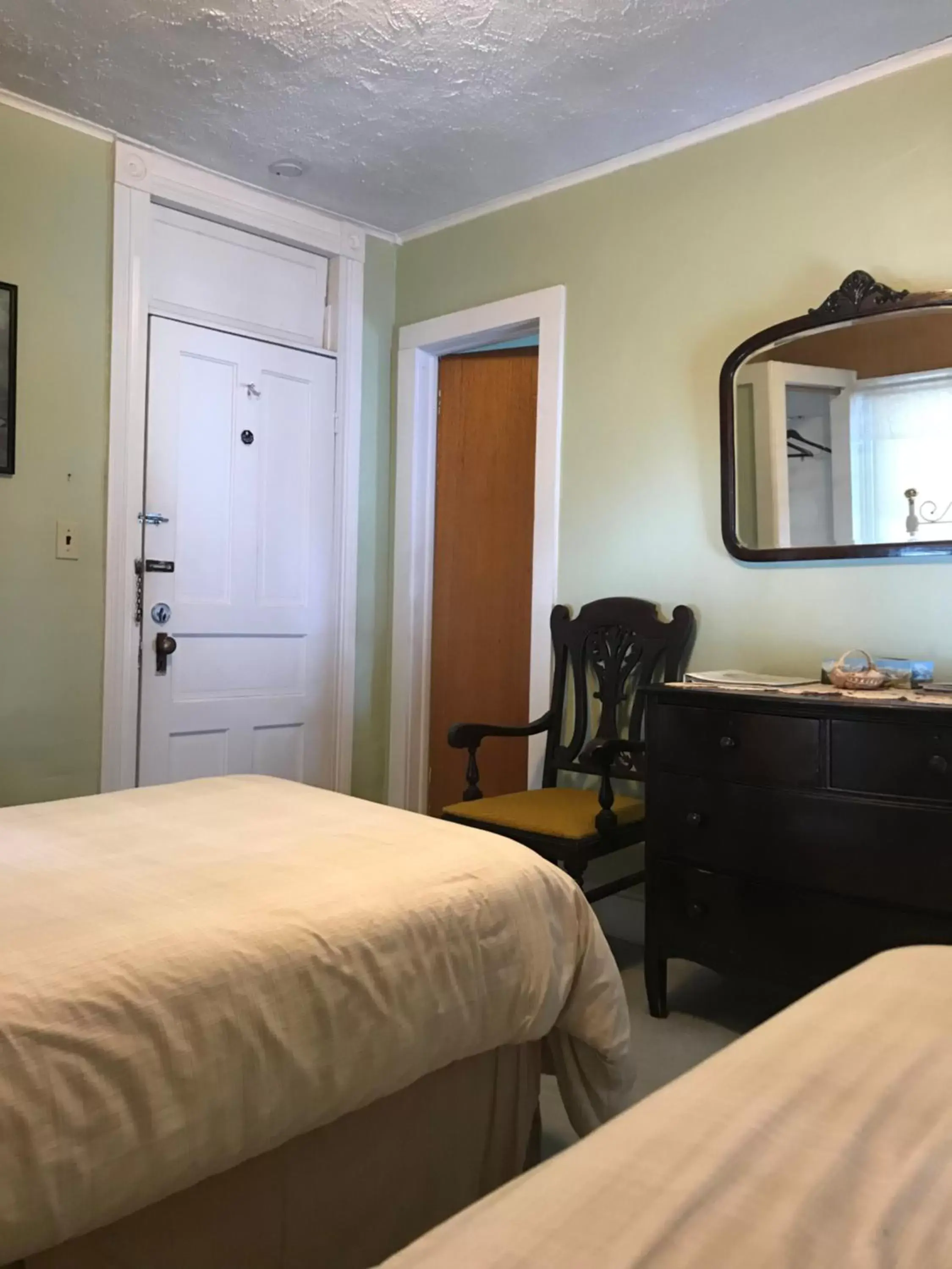 Family Junior Suite in Inn at Starlight Lake & Restaurant Family Junior Suite in Inn at Starlight Lake & Restaurant