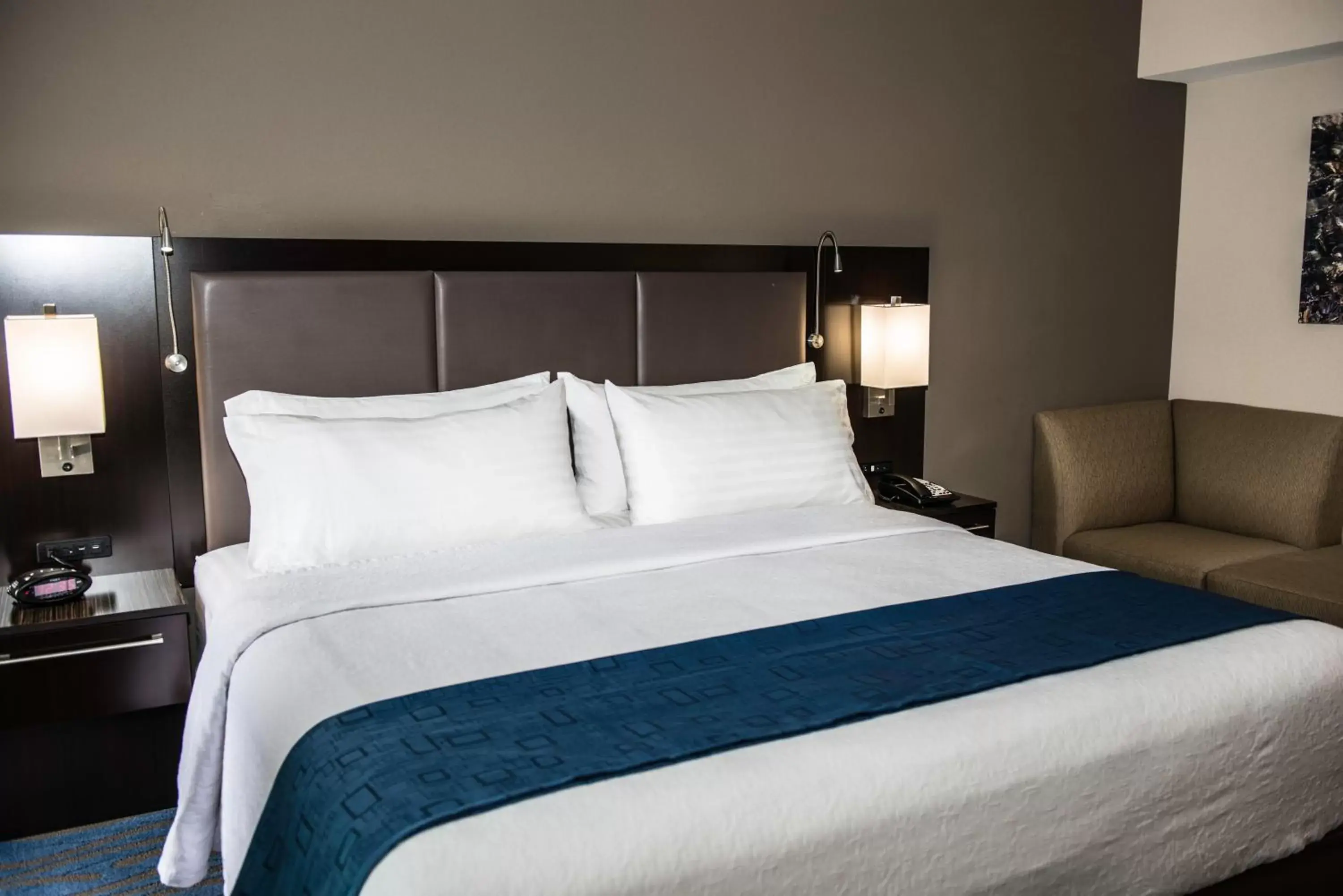 King Room - Hearing Accessible - Non-Smoking in Holiday Inn Owensboro Riverfront, an IHG Hotel King Room - Hearing Accessible - Non-Smoking in Holiday Inn Owensboro Riverfront, an IHG Hotel