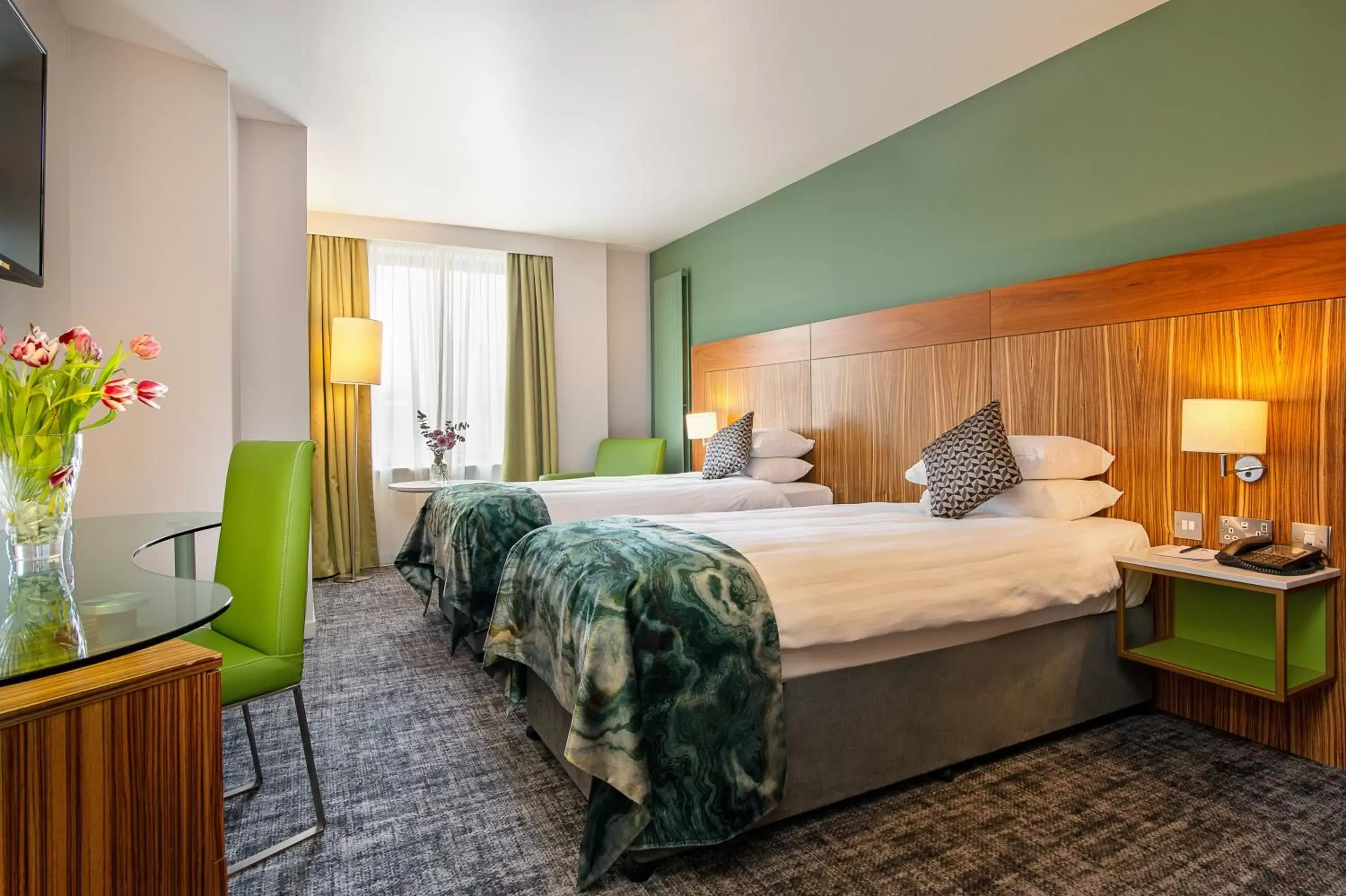 Deluxe Twin Room with Riverview in The Glasshouse Deluxe Twin Room with Riverview in The Glasshouse