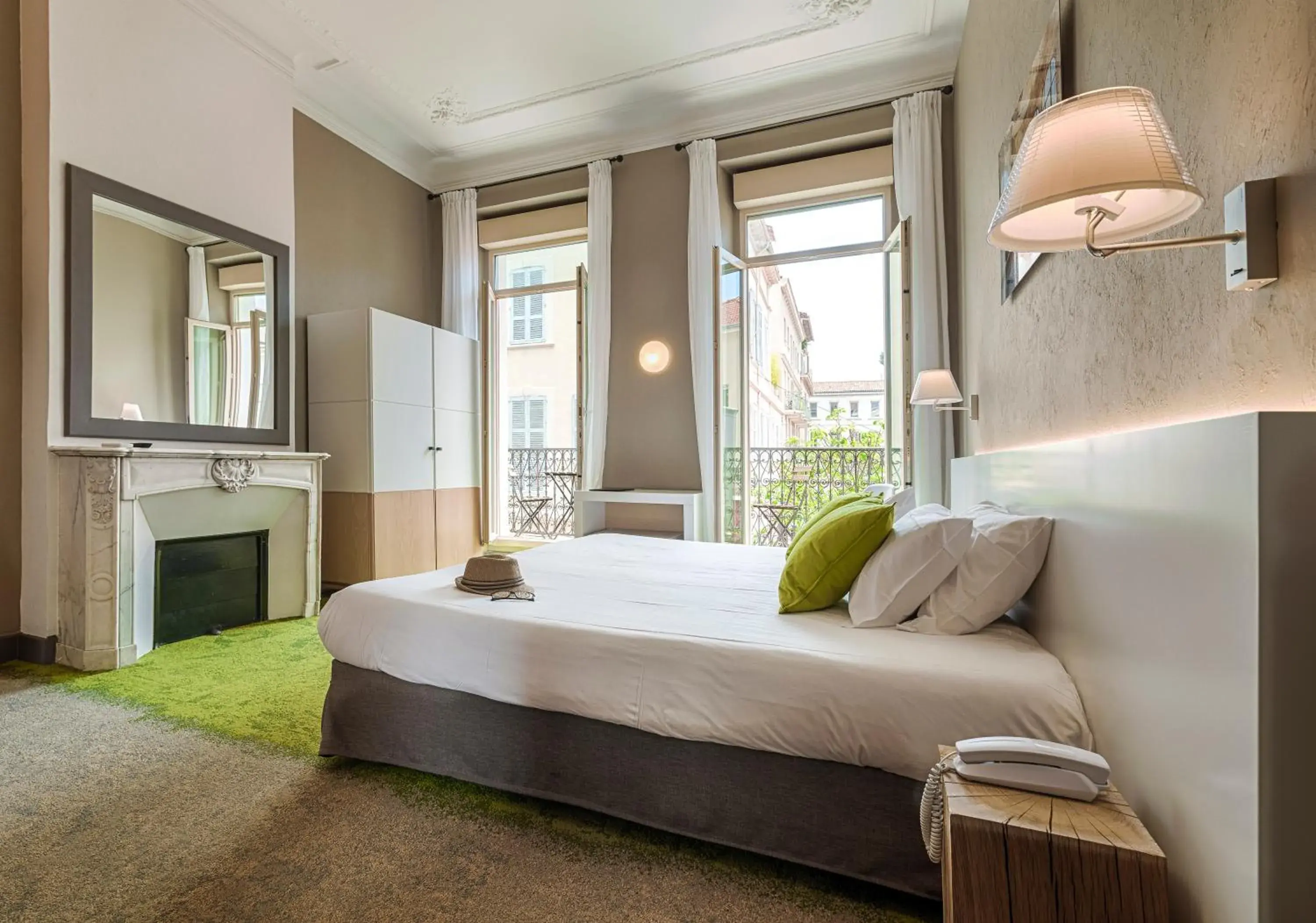 Superior Double Room with Balcony in Hôtel La Villa Tosca Superior Double Room with Balcony in Hôtel La Villa Tosca