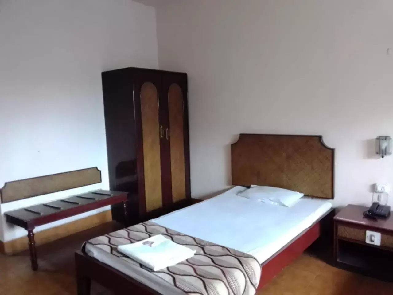 Single Room with Balcony - single occupancy in Hotel Indsurya Single Room with Balcony - single occupancy in Hotel Indsurya