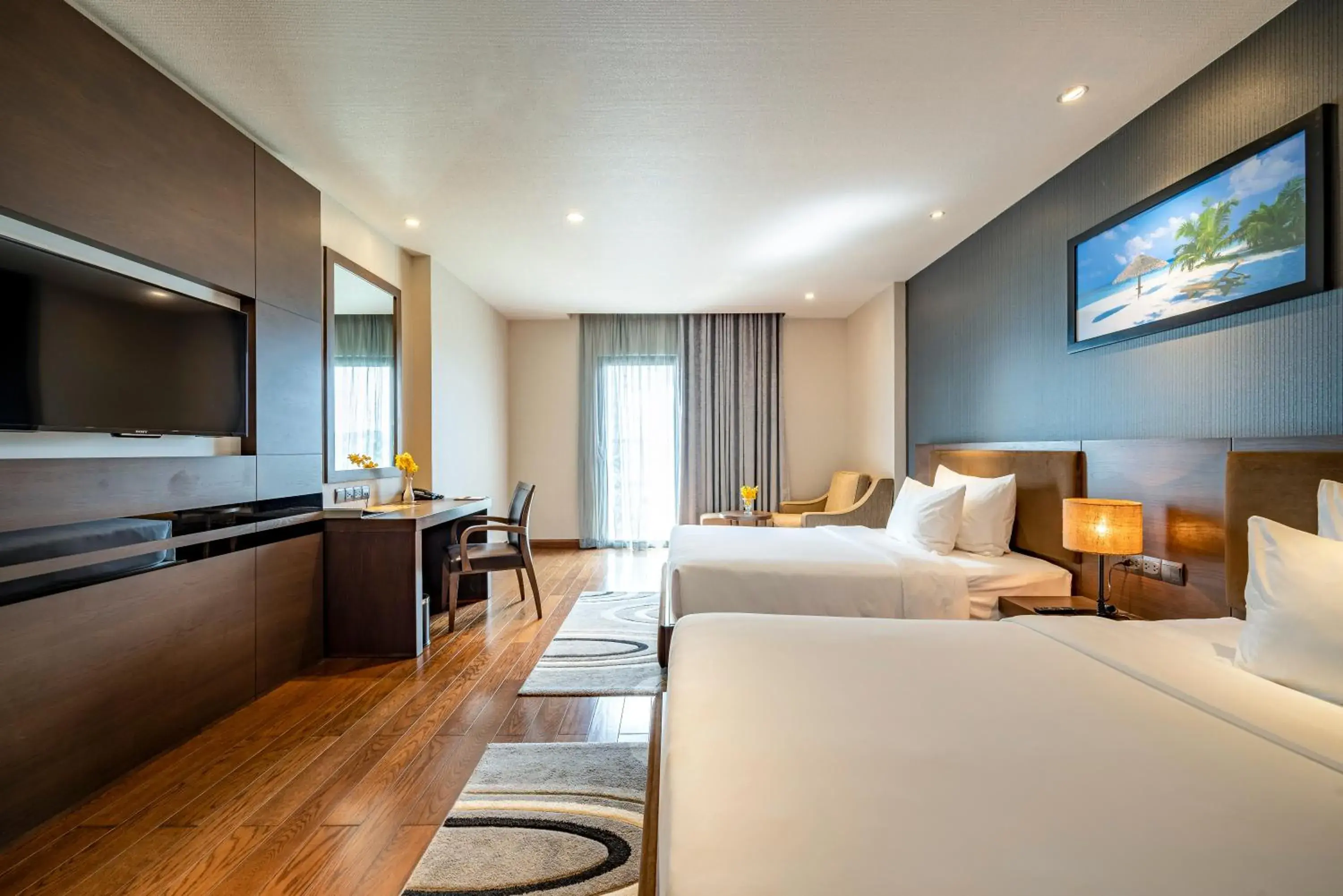 Deluxe Queen Room with Two Queen Beds in Malibu Hotel Deluxe Queen Room with Two Queen Beds in Malibu Hotel