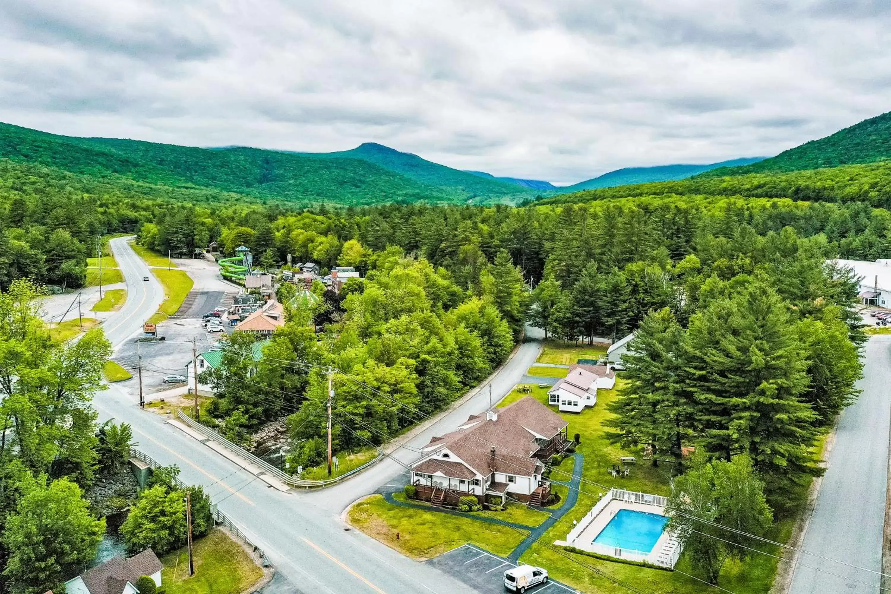 Bird's-eye View in Riverbank Motel and Cabins Managed by Vacasa Bird's-eye View in Riverbank Motel and Cabins Managed by Vacasa