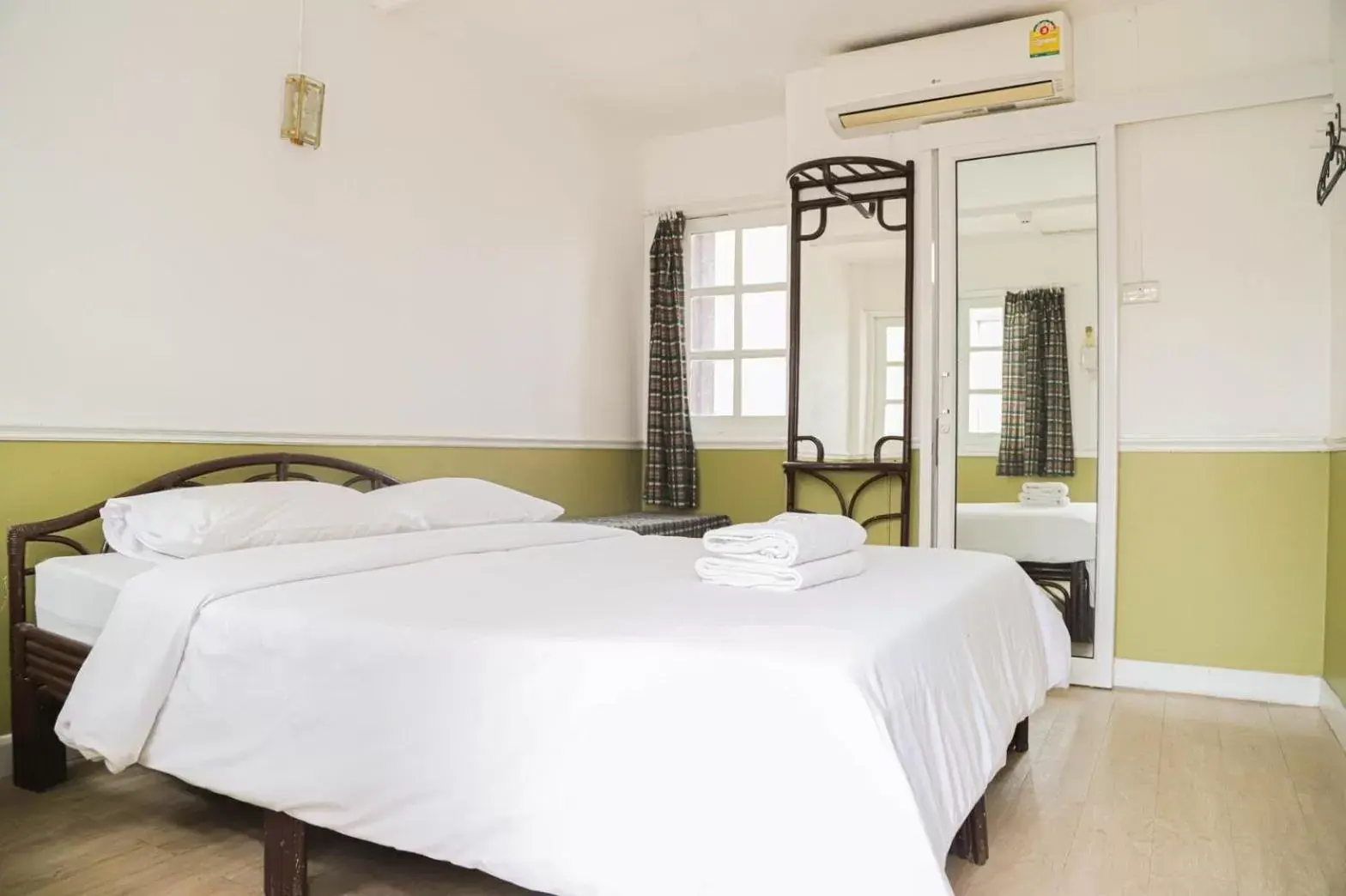 Standard Double Room in White Lodge Hotel Bangkok Standard Double Room in White Lodge Hotel Bangkok